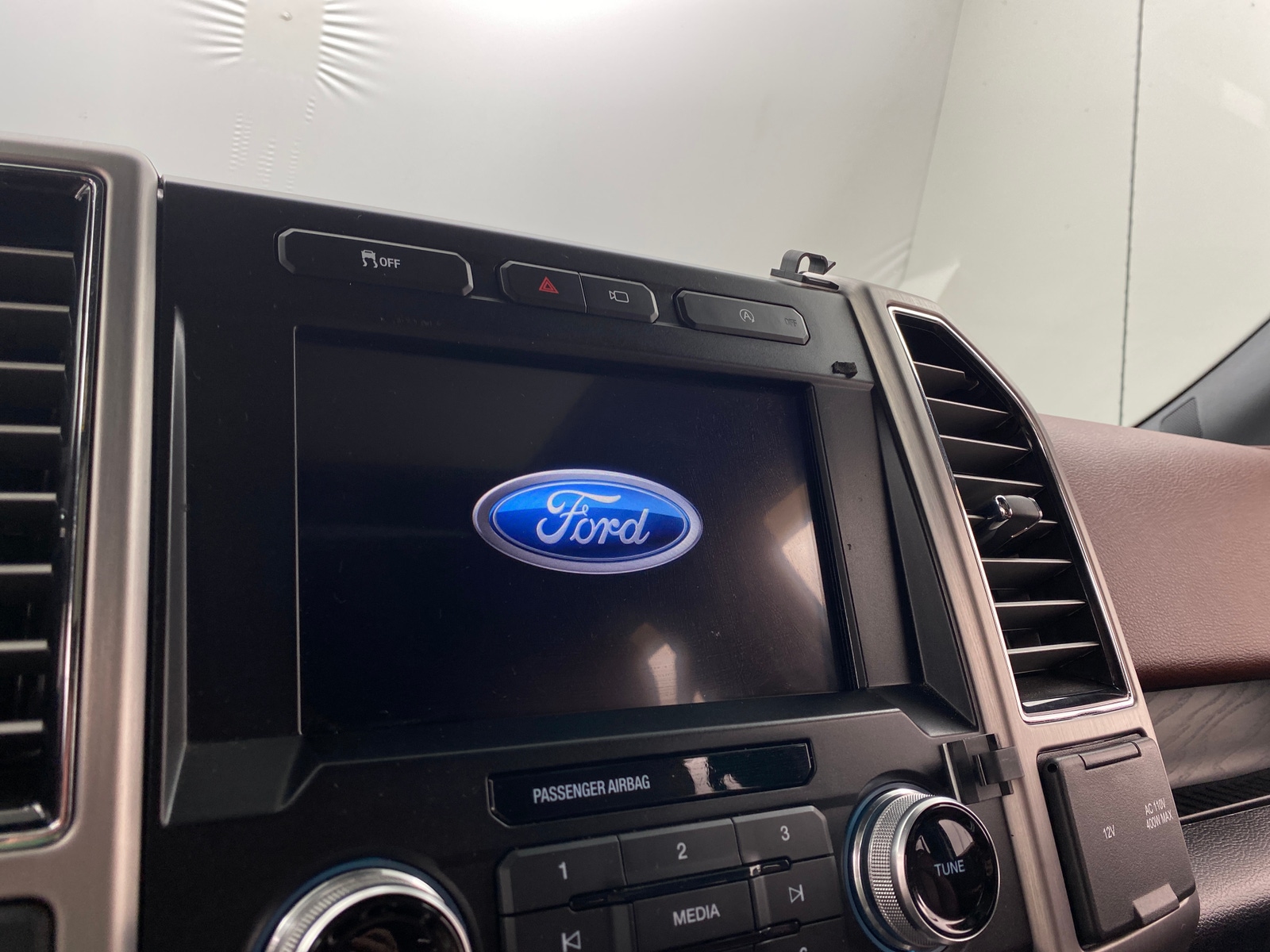 Thumbnail: 2020 Ford Econoline - 3
