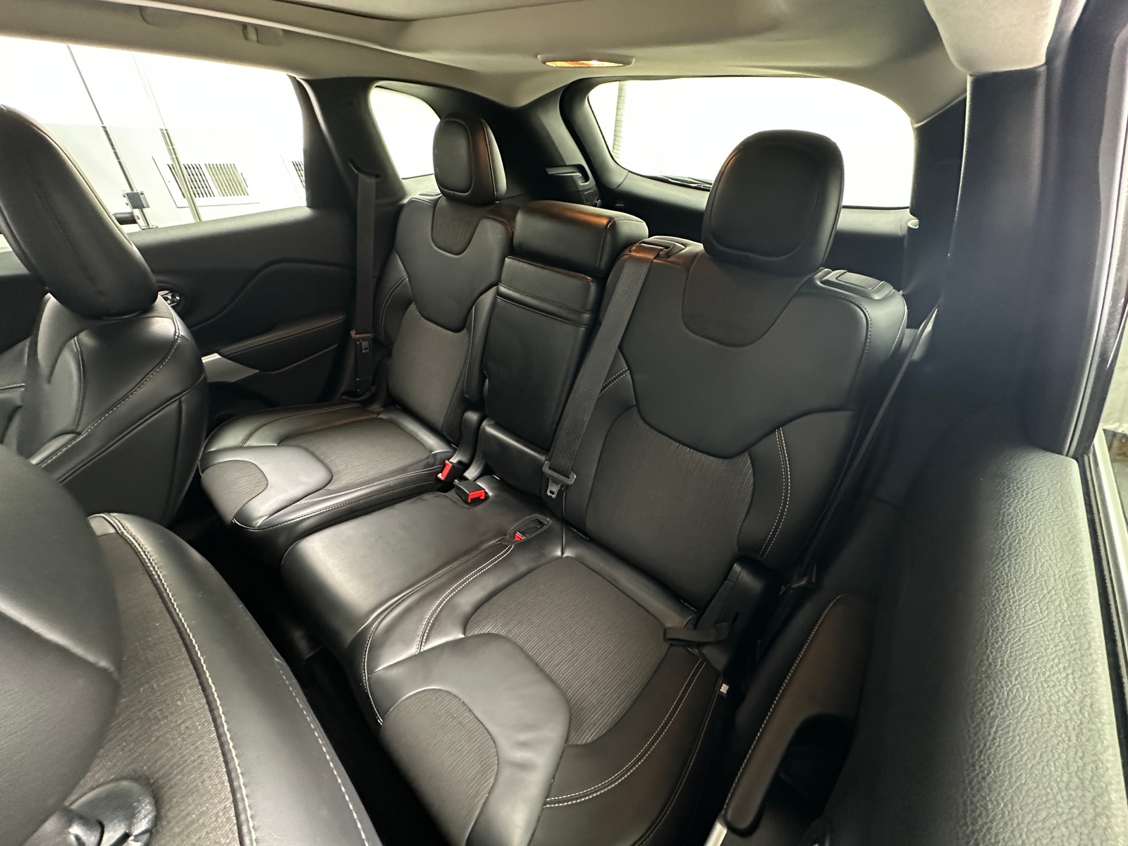 Thumbnail: 2018 Jeep Cherokee - 6