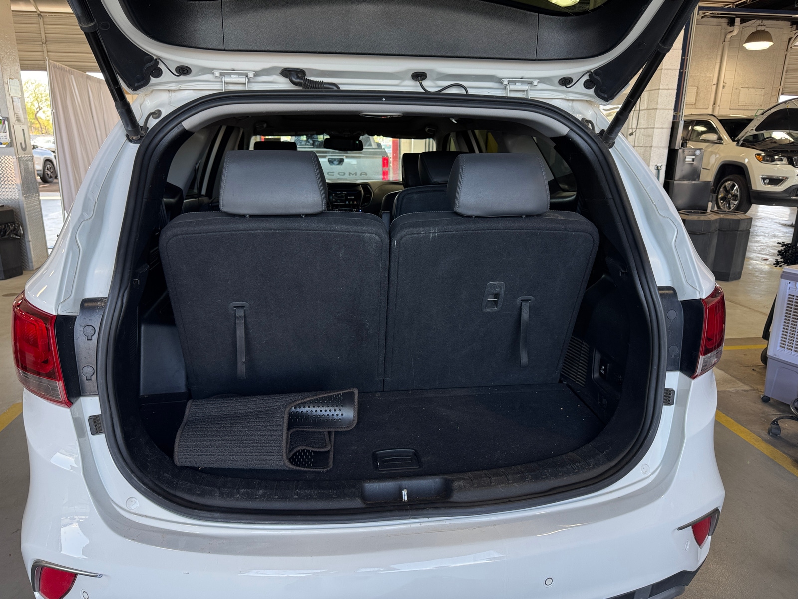 Thumbnail: 2019 Hyundai Santa Fe - 6