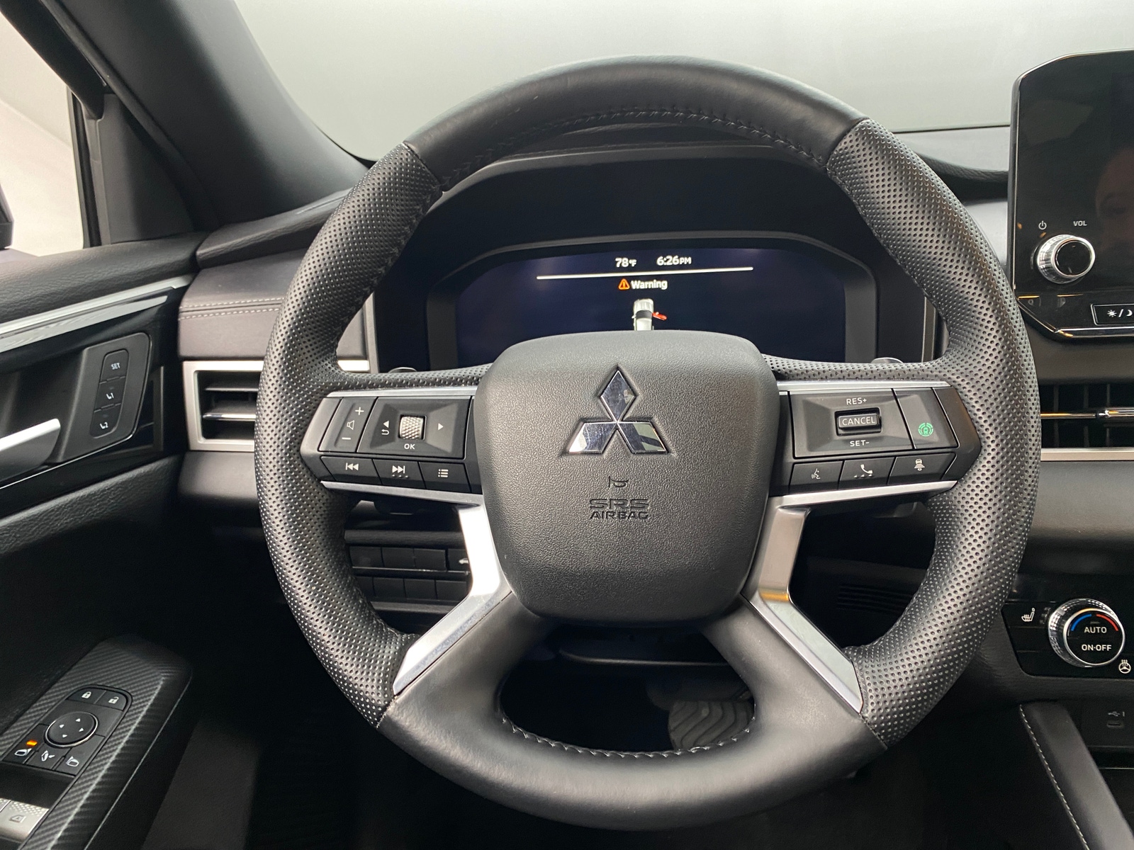 Thumbnail: 2023 Mitsubishi Outlander - 4