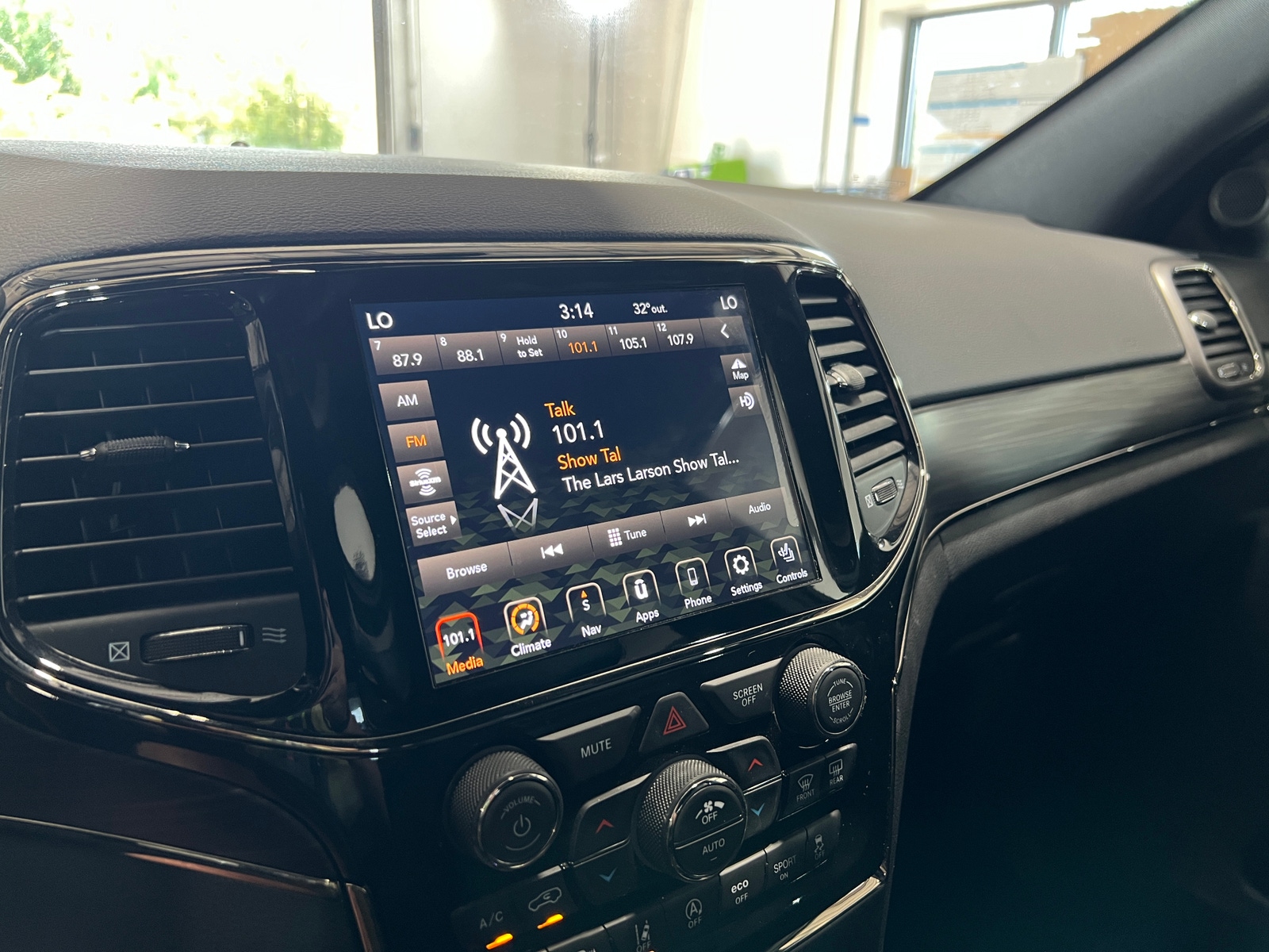 Thumbnail: 2020 Jeep Grand Cherokee - 3