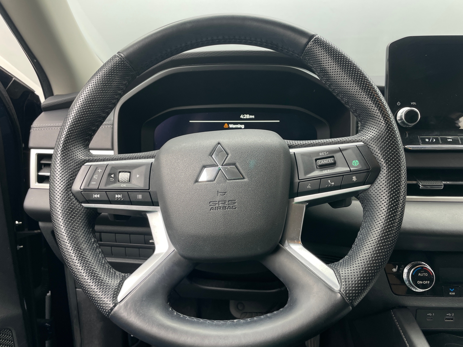 Thumbnail: 2023 Mitsubishi Outlander - 4