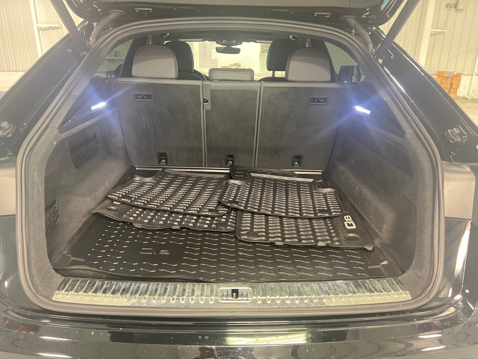 Thumbnail: 2019 Audi Q8 - 6