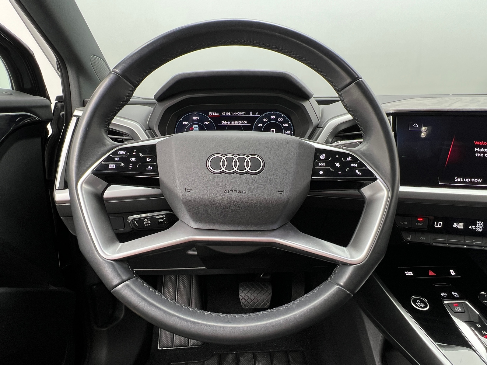 Thumbnail: 2023 Audi Q4 e-tron - 4