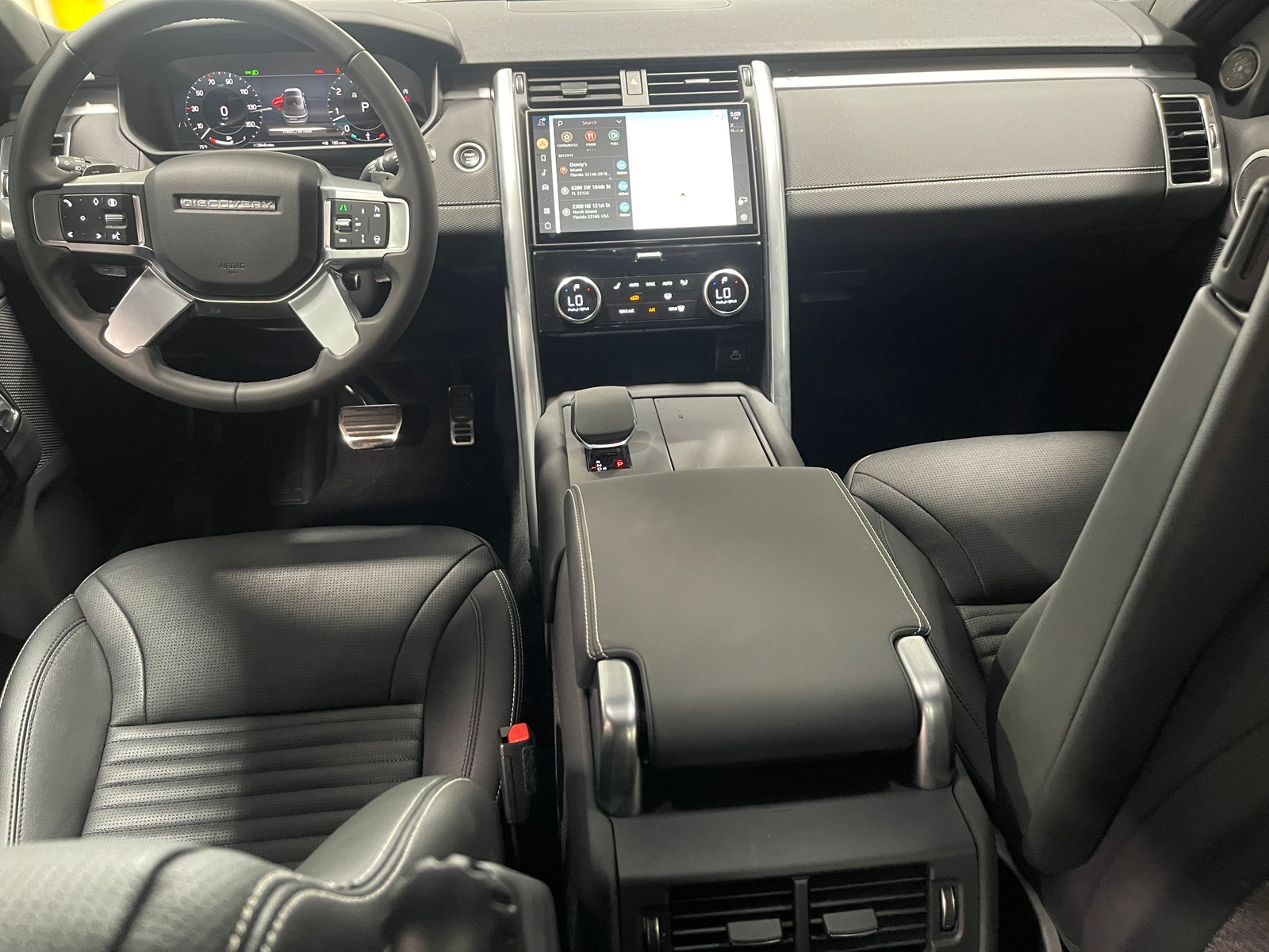 Thumbnail: 2024 Land Rover Discovery - 2
