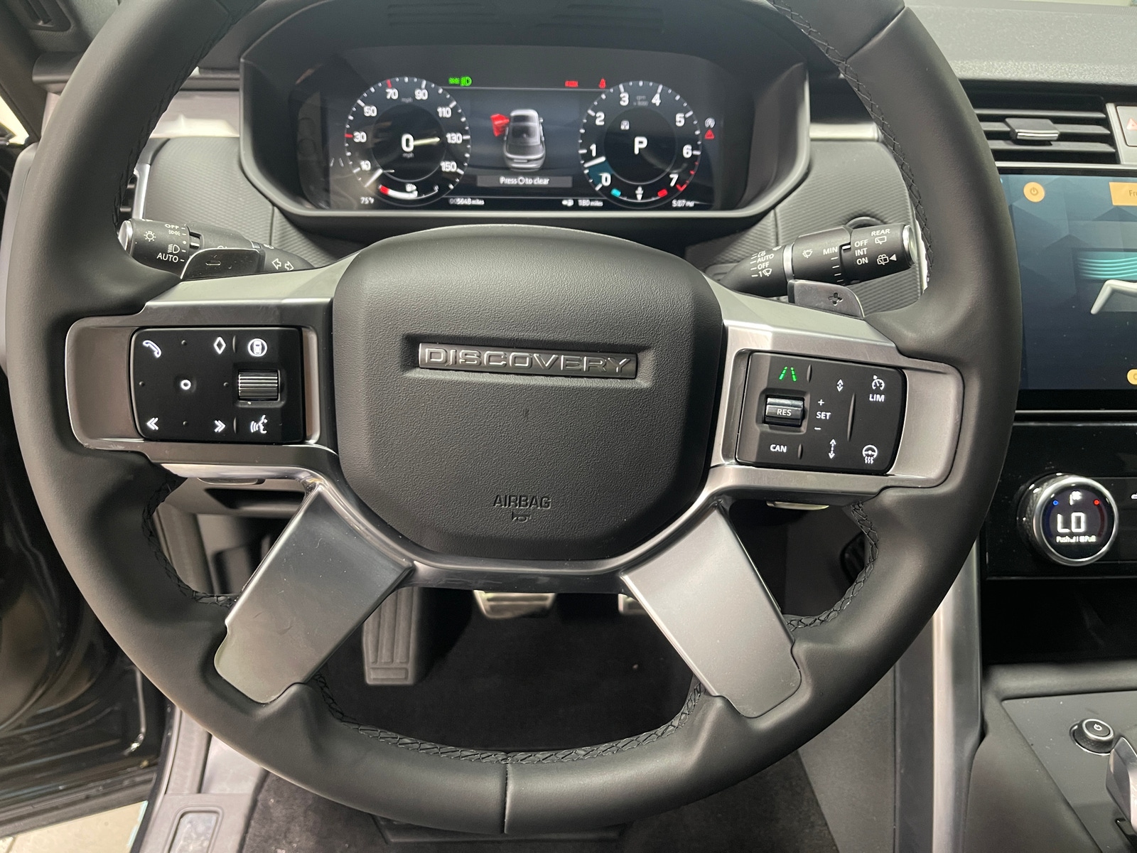 Thumbnail: 2024 Land Rover Discovery - 4