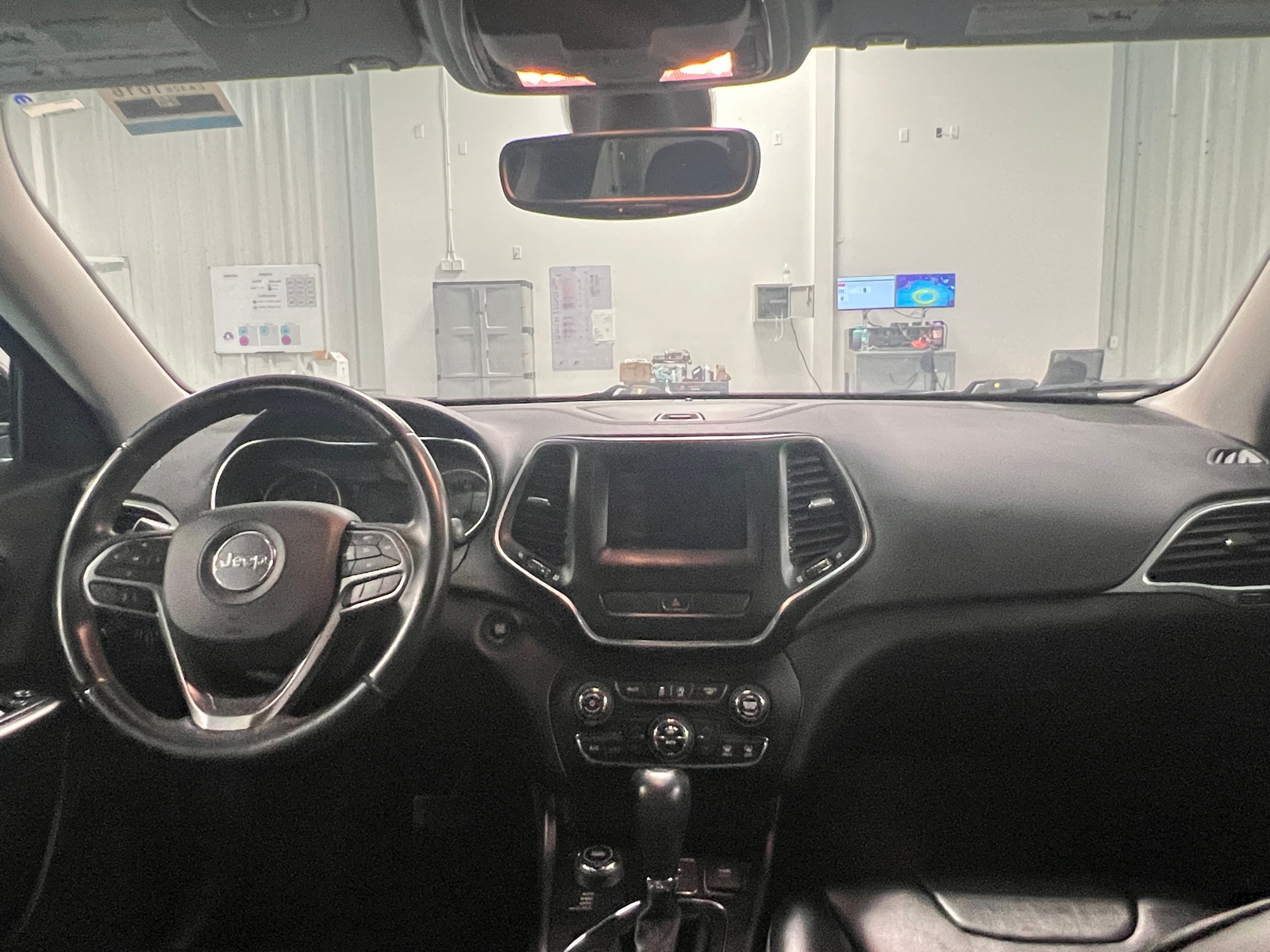 Thumbnail: 2019 Jeep Cherokee - 3
