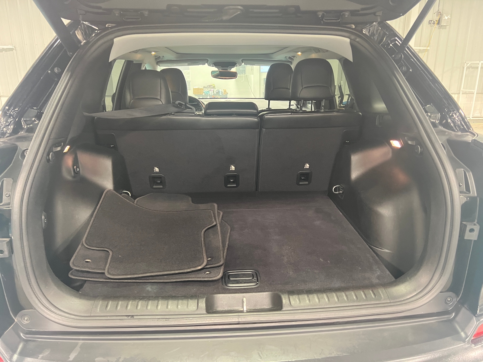 Thumbnail: 2019 Jeep Cherokee - 7