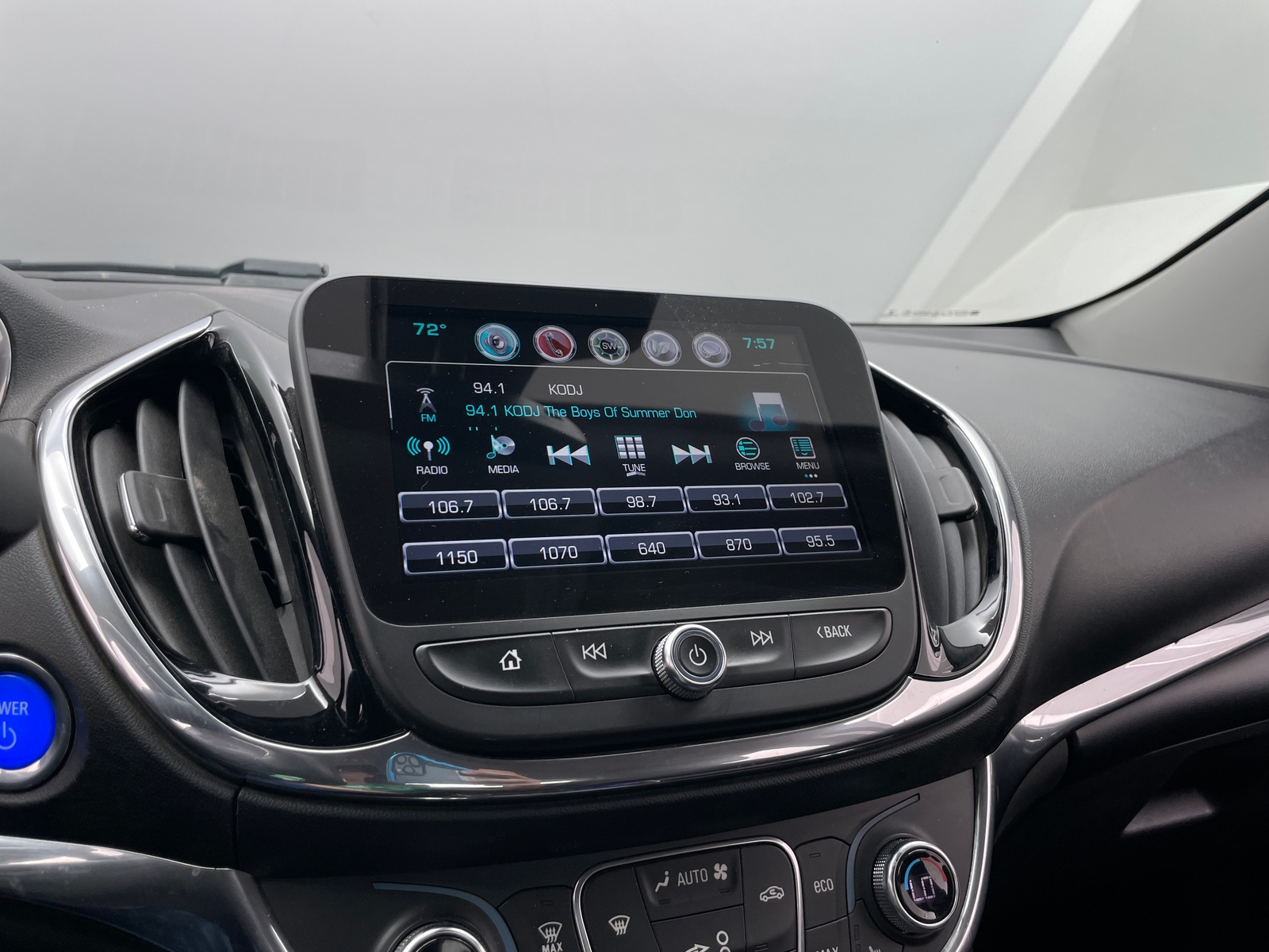 Thumbnail: 2016 Chevrolet Volt - 3