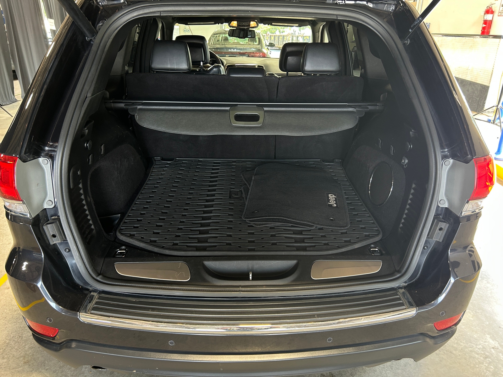 Thumbnail: 2014 Jeep Grand Cherokee - 6