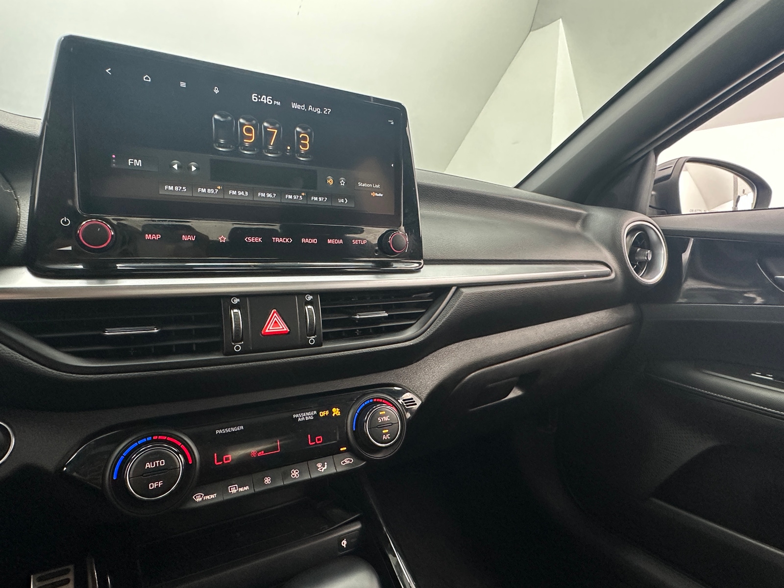 Thumbnail: 2022 Kia Forte - 3