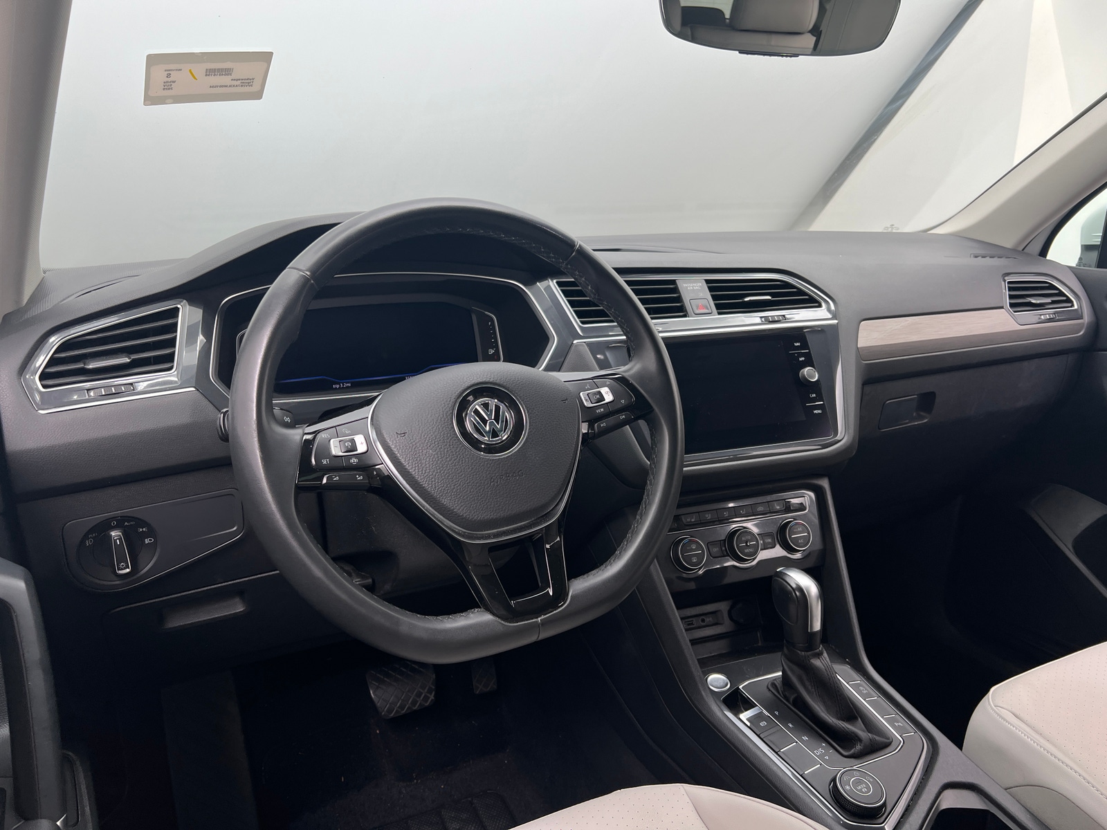 Thumbnail: 2020 Volkswagen Tiguan - 2