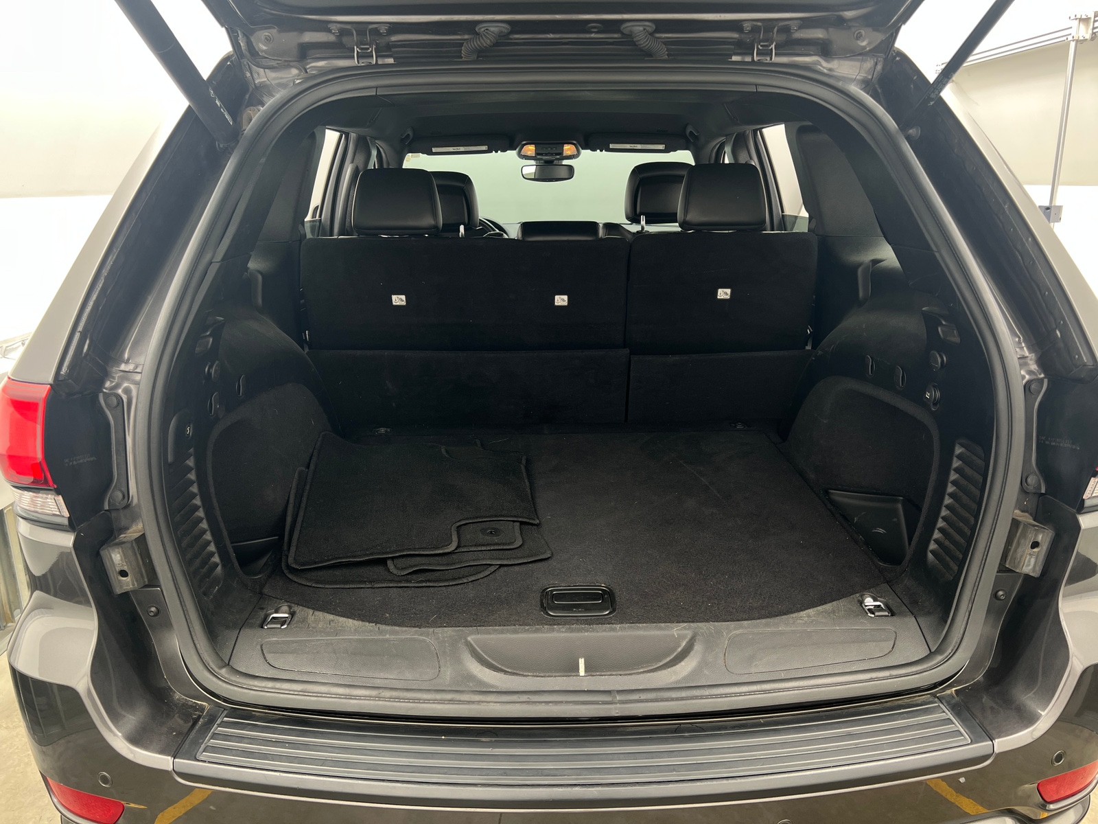 Thumbnail: 2020 Jeep Grand Cherokee - 6