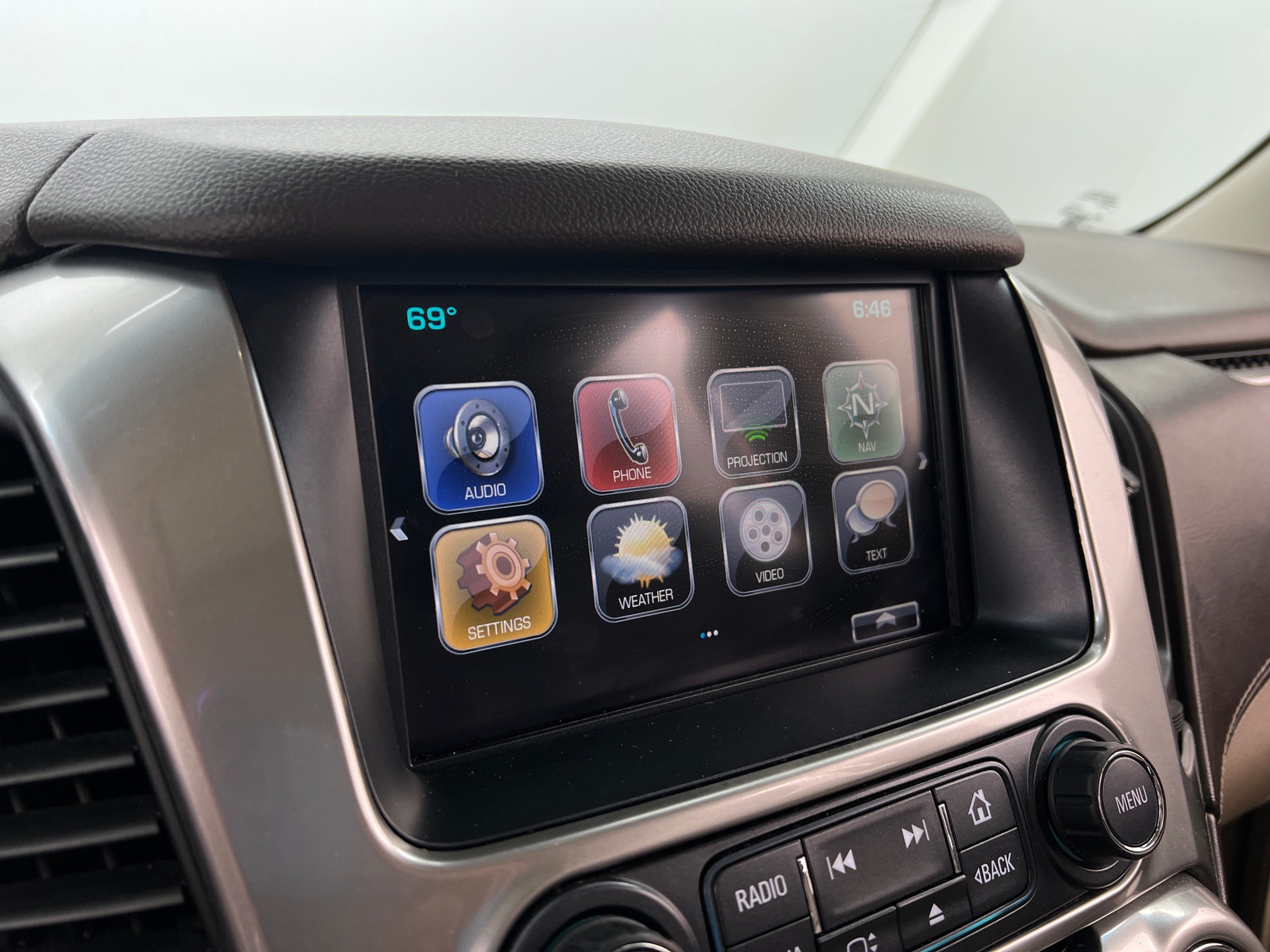 Thumbnail: 2018 Chevrolet Suburban - 3