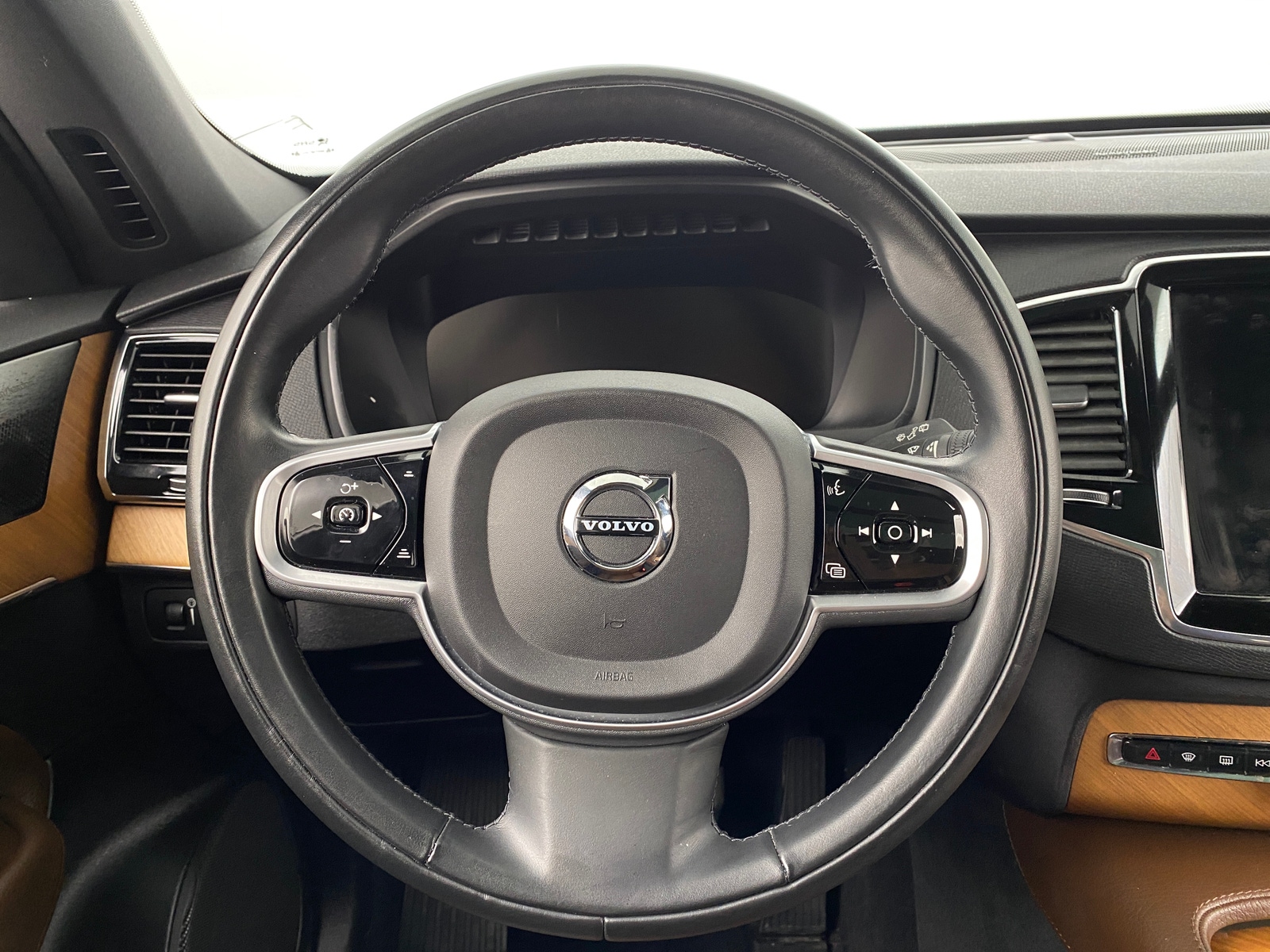 Thumbnail: 2022 Volvo XC90 - 4
