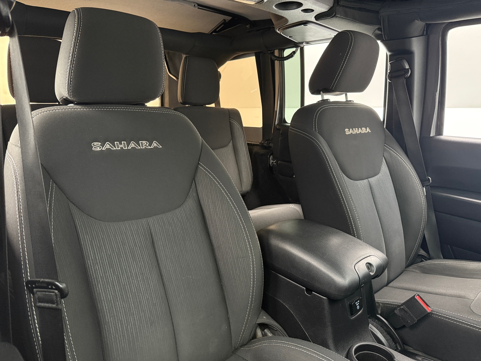 Thumbnail: 2016 Jeep Wrangler - 2