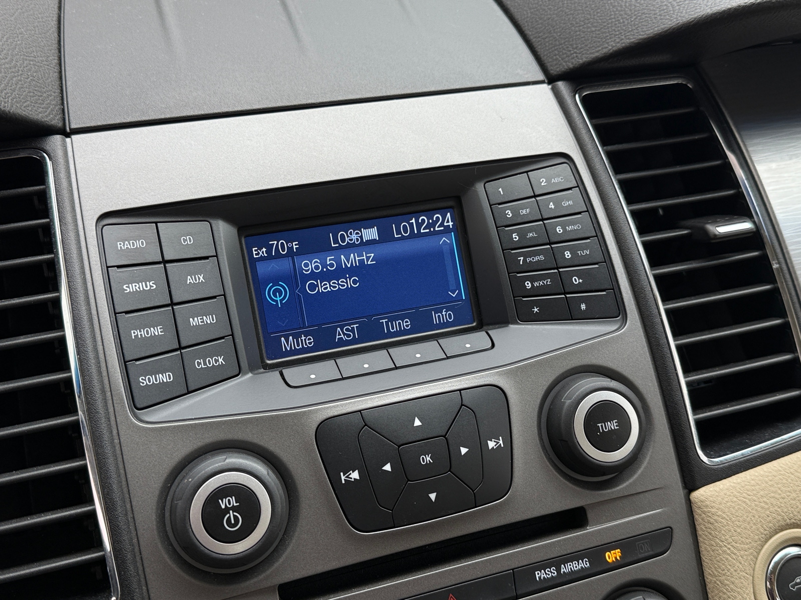 Thumbnail: 2014 Ford Taurus - 4