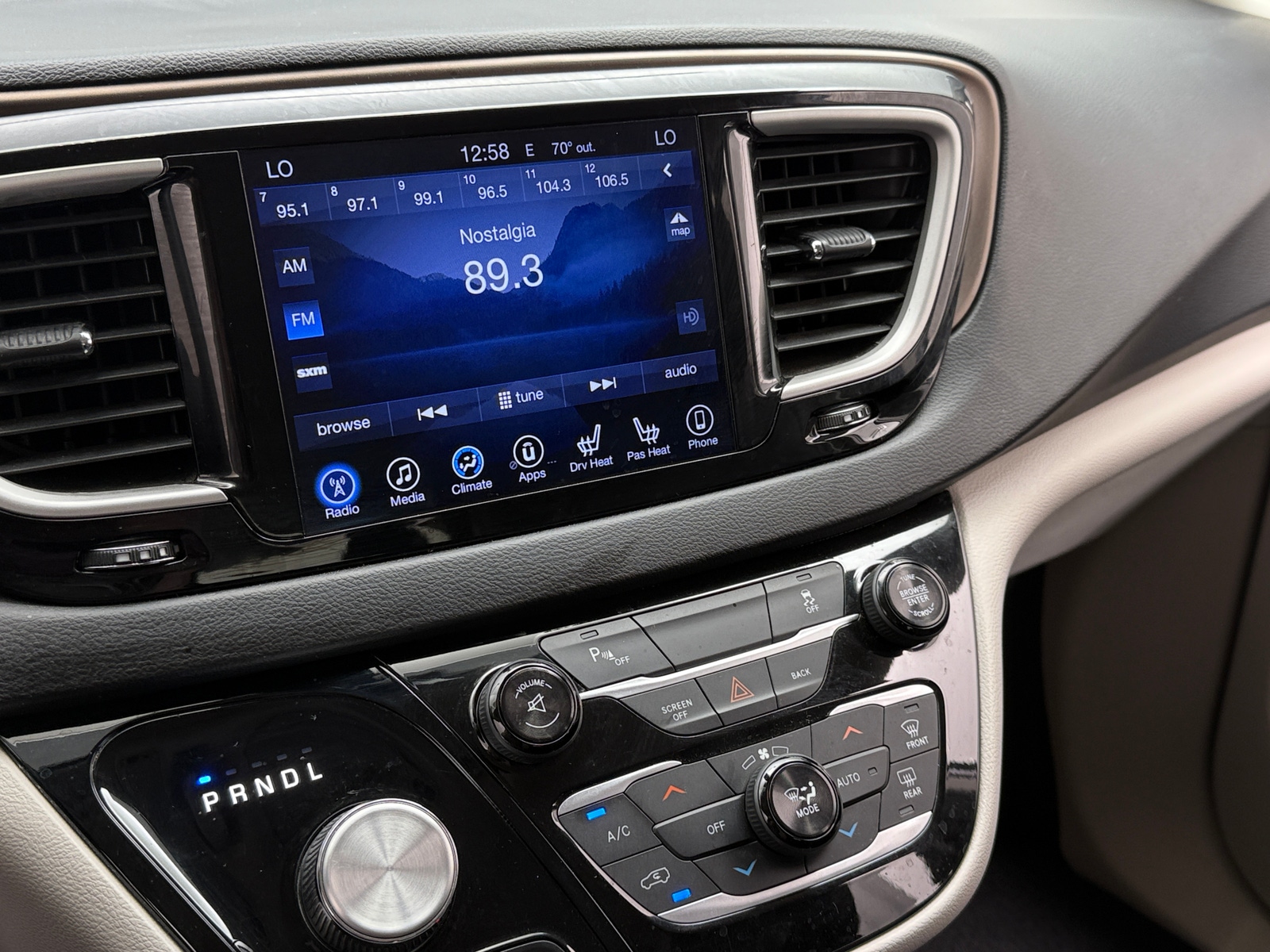Thumbnail: 2017 Chrysler Pacifica - 3