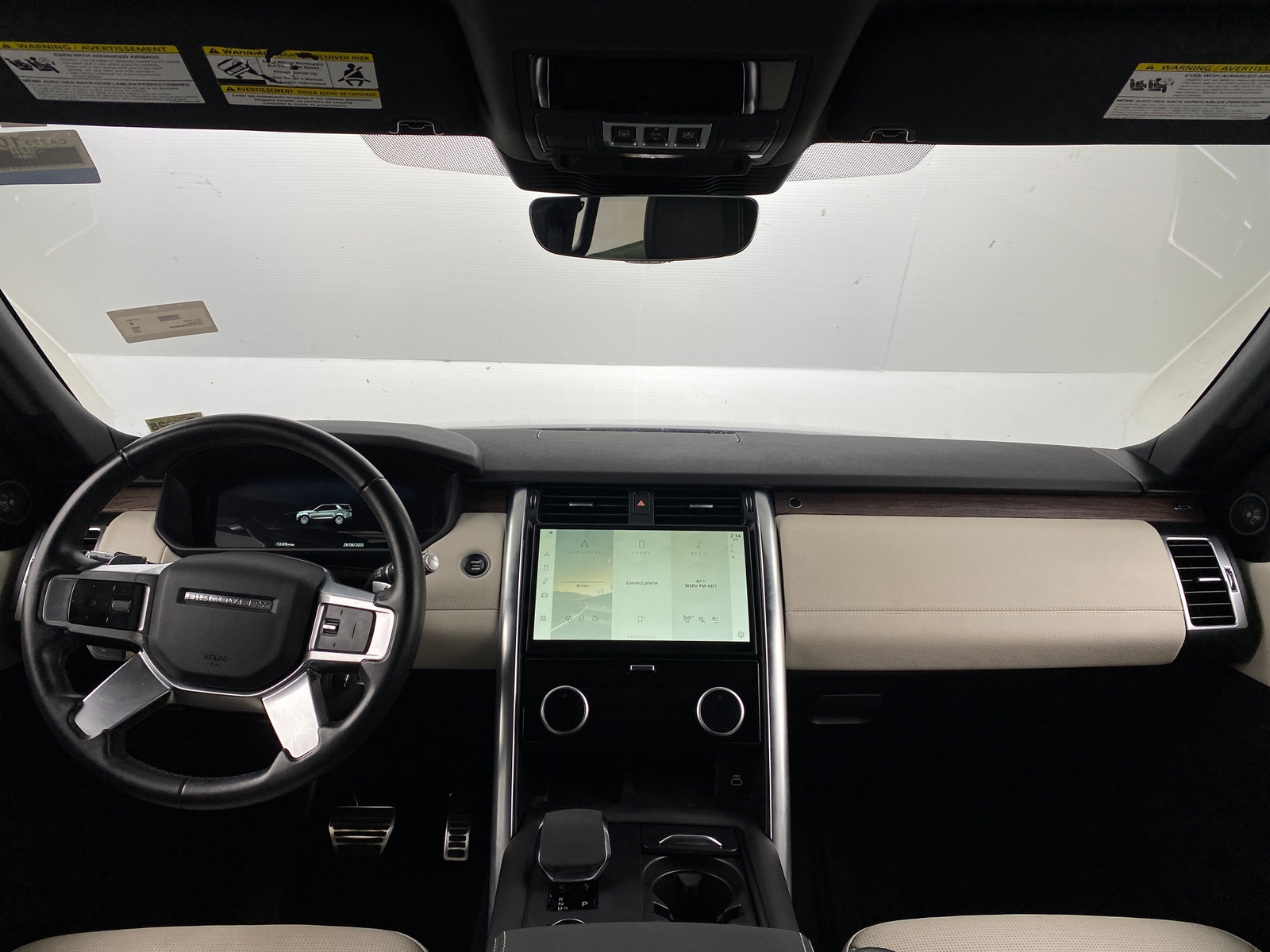 Thumbnail: 2022 Land Rover Discovery - 2