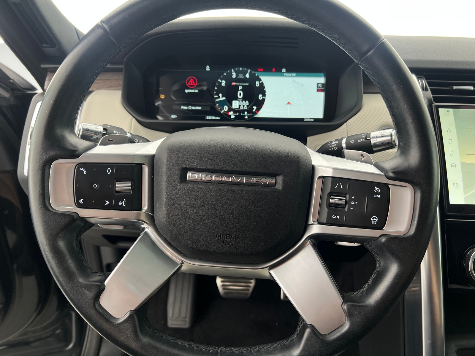 Thumbnail: 2022 Land Rover Discovery - 4