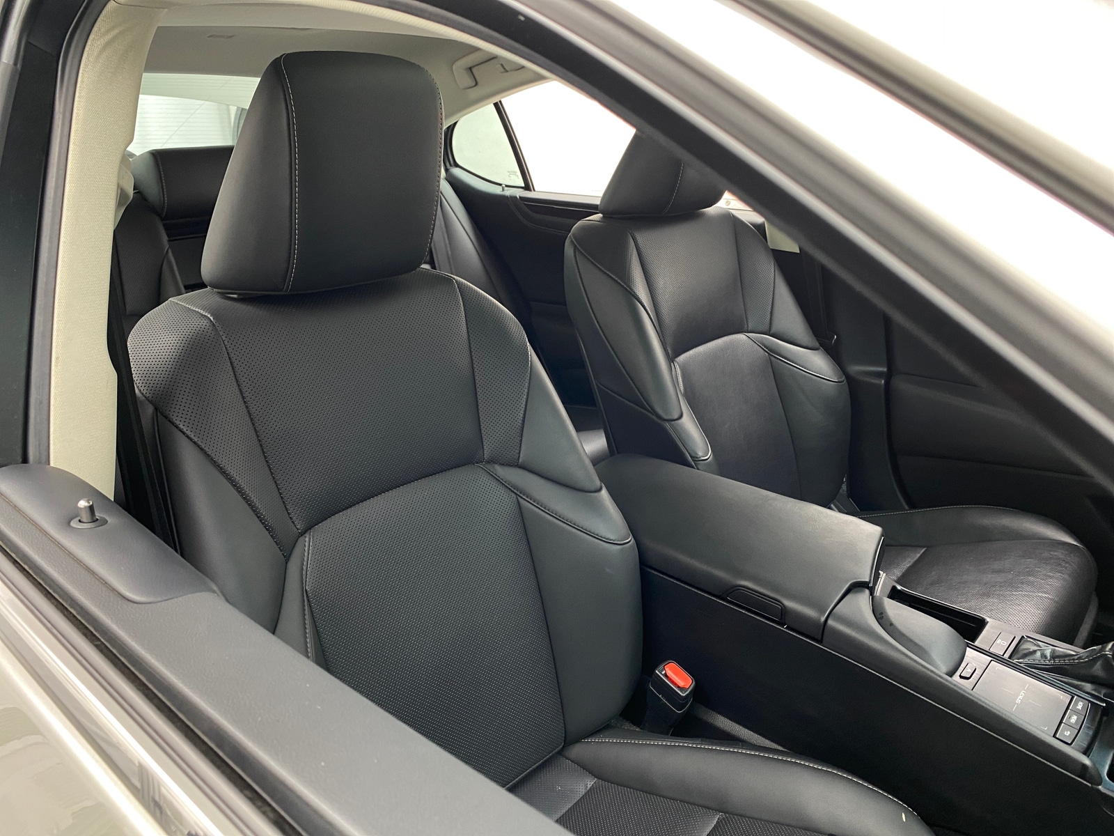 Thumbnail: 2019 Lexus ES - 2