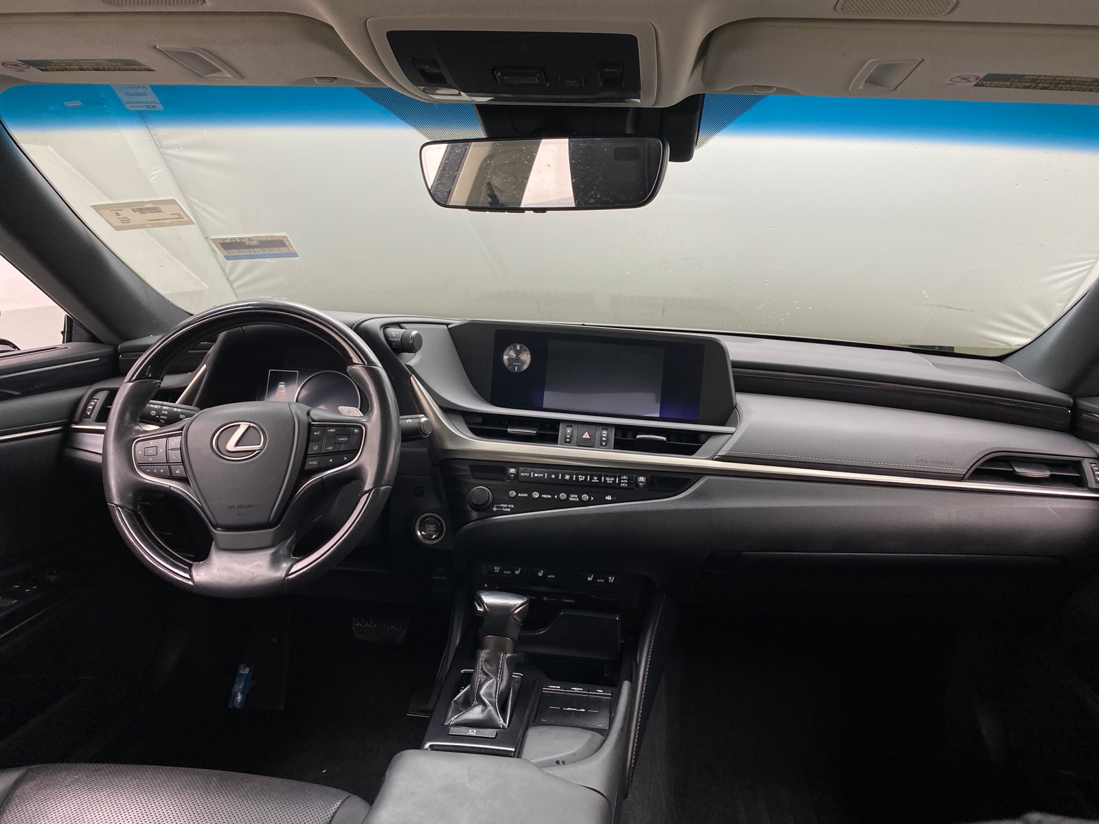 Thumbnail: 2019 Lexus ES - 3