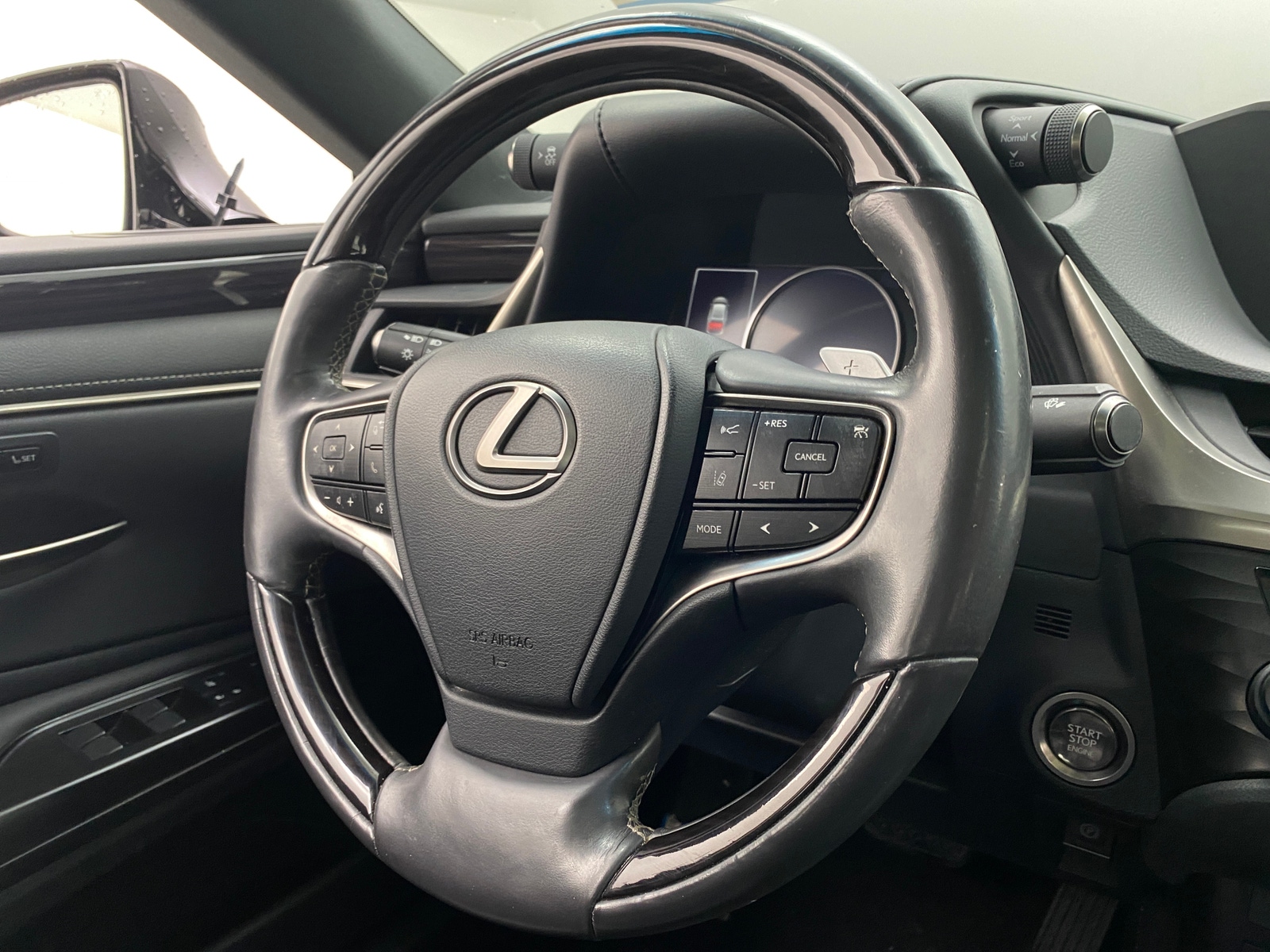 Thumbnail: 2019 Lexus ES - 5