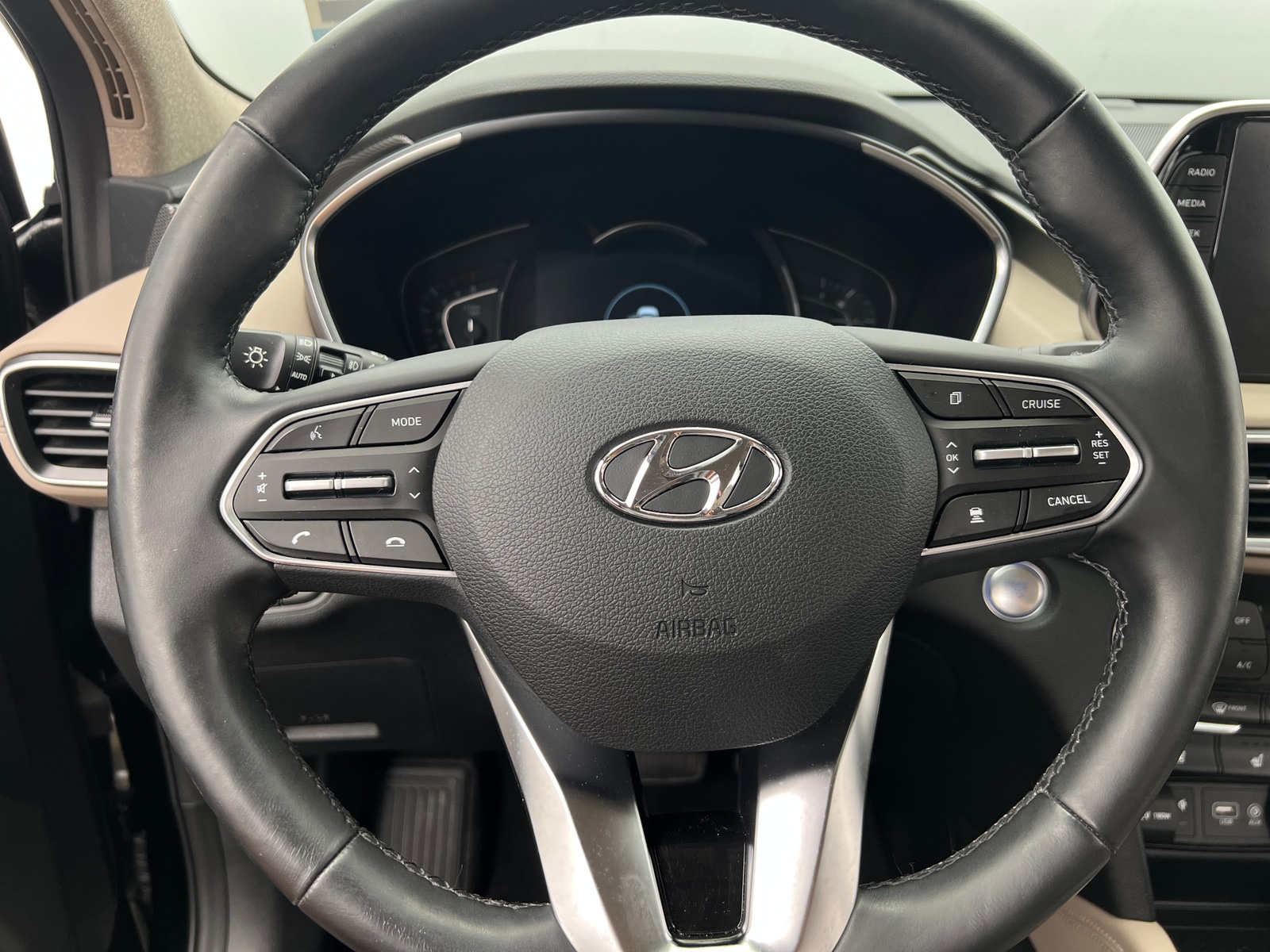 Thumbnail: 2019 Hyundai Santa Fe - 4