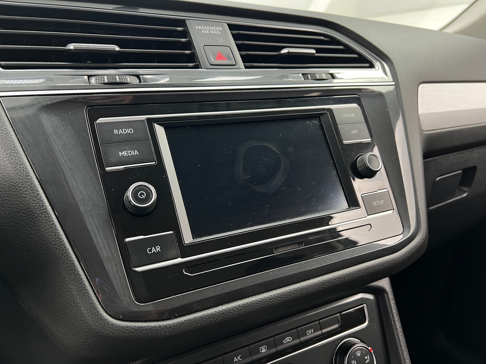 Thumbnail: 2019 Volkswagen Tiguan - 4
