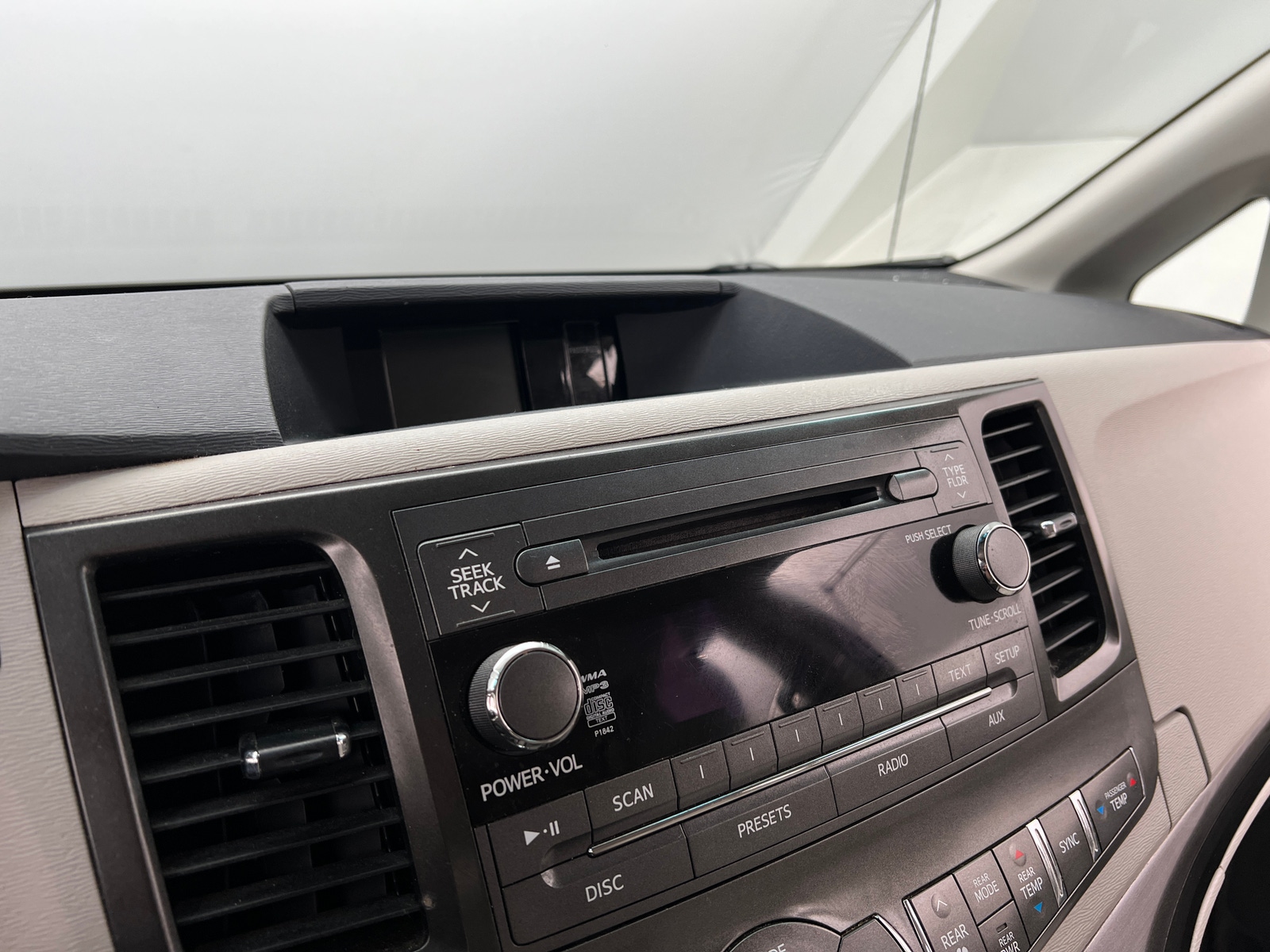 Thumbnail: 2014 Toyota Sienna - 4