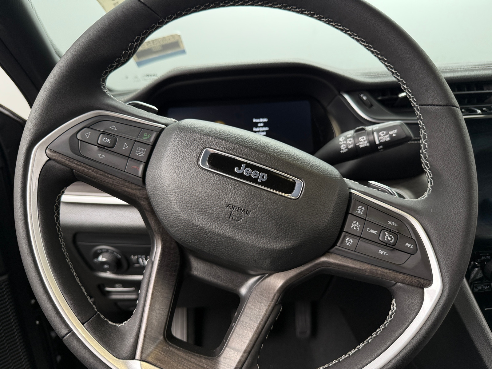 Thumbnail: 2025 Jeep Grand Cherokee - 4