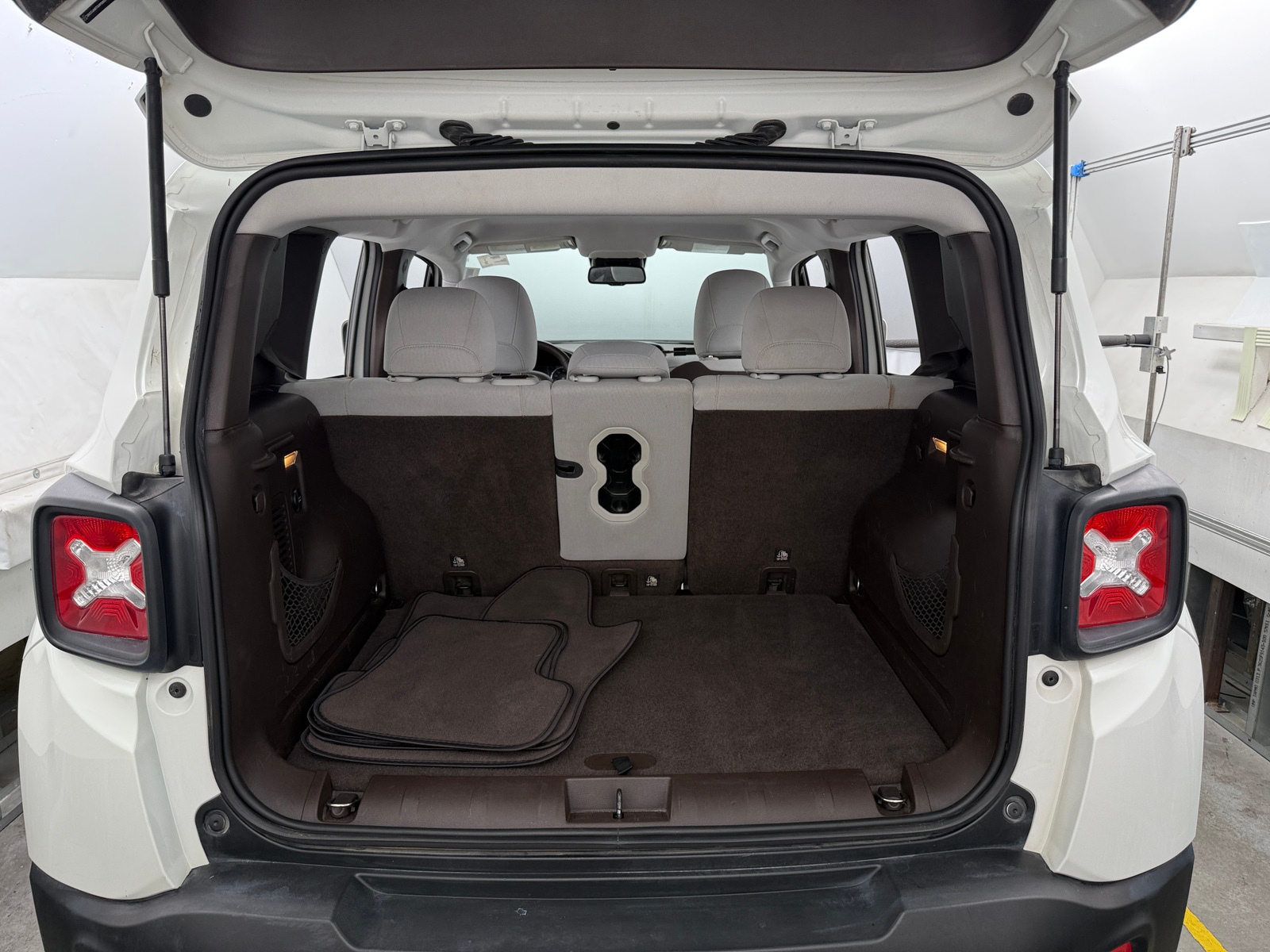 Thumbnail: 2016 Jeep Renegade - 7