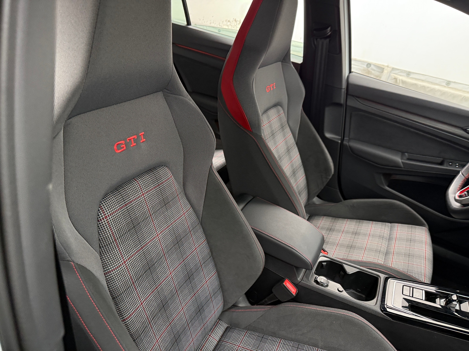 Thumbnail: 2023 Volkswagen Golf - 2