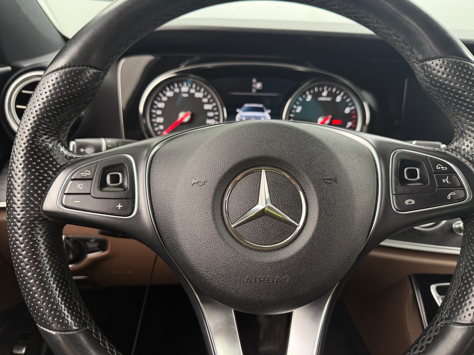 Thumbnail: 2017 Mercedes-Benz E-Class - 4