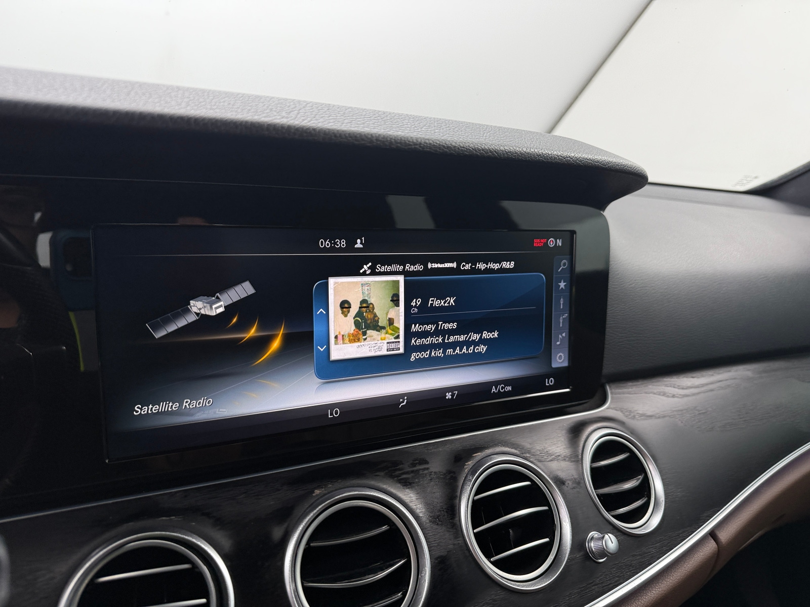 Thumbnail: 2017 Mercedes-Benz E-Class - 3