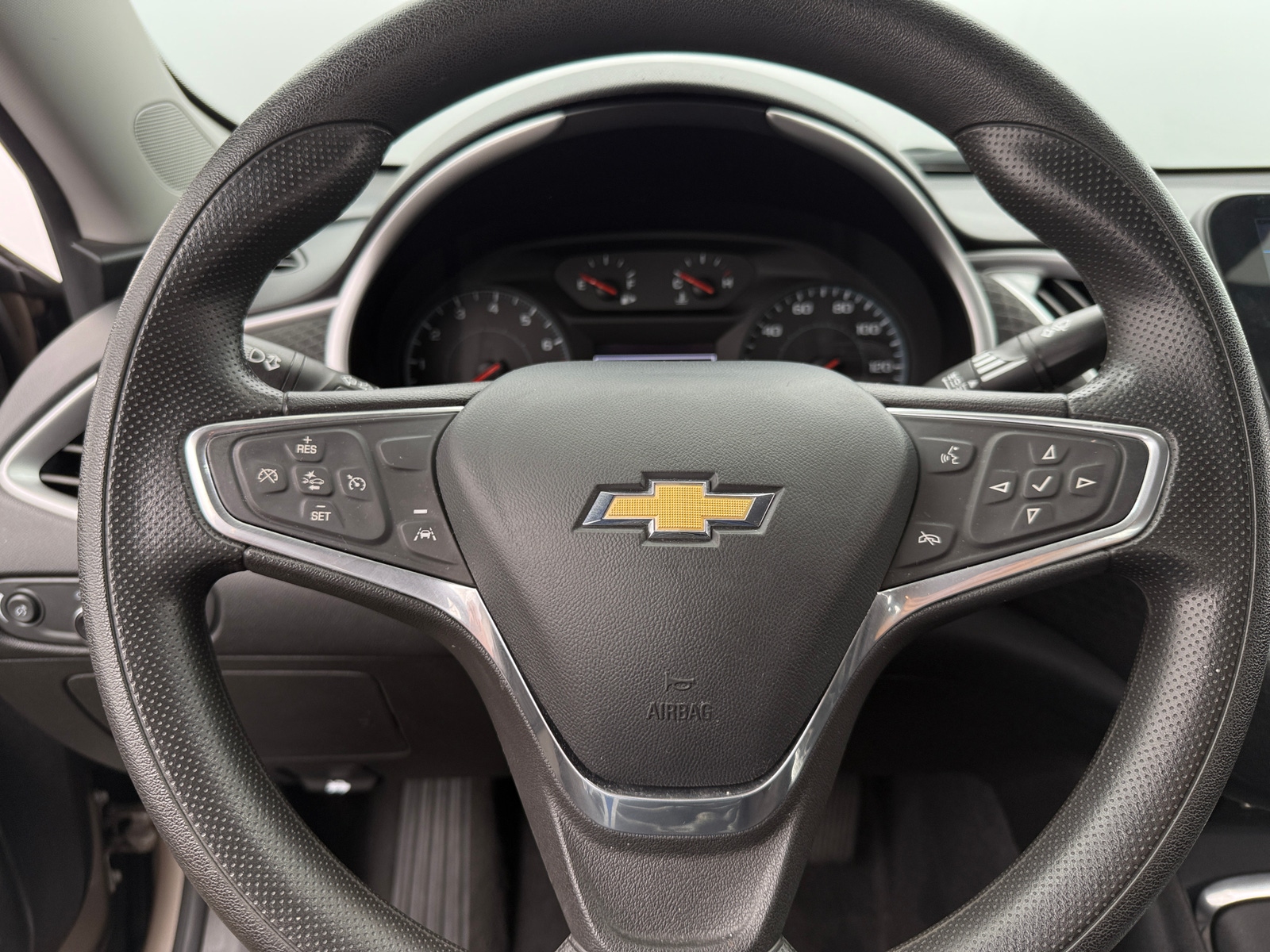 Thumbnail: 2023 Chevrolet Malibu - 5