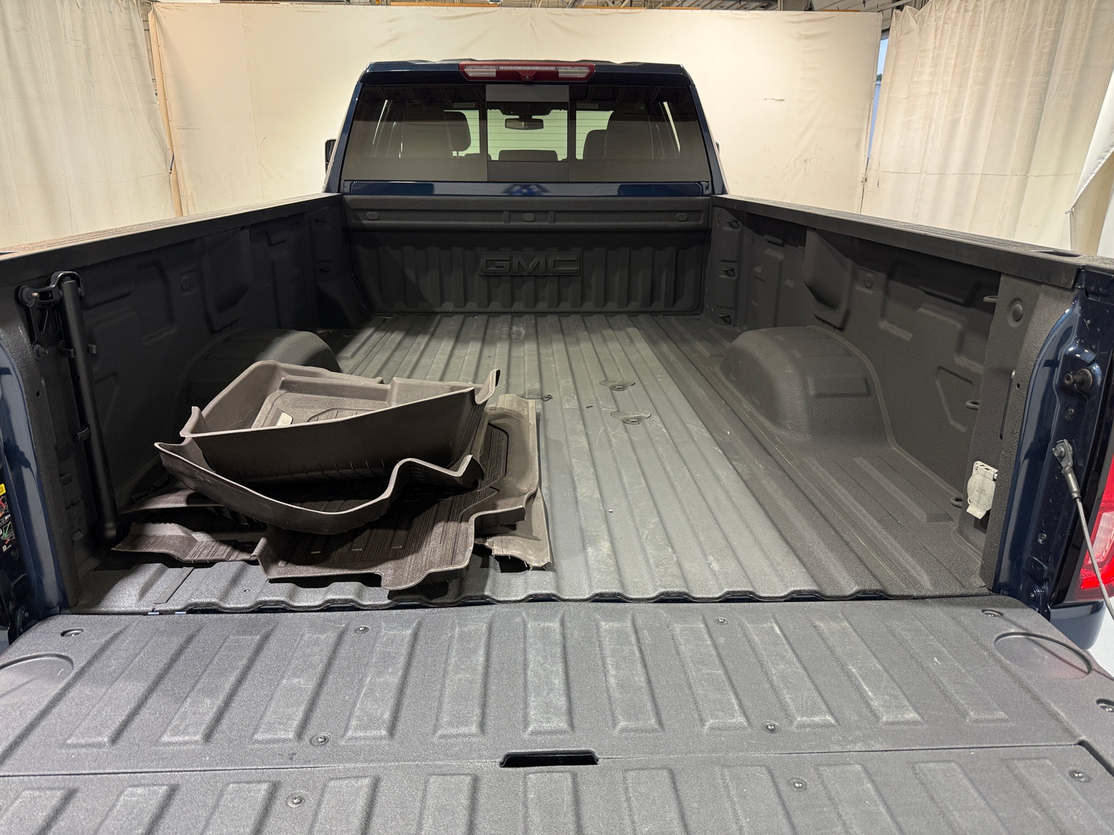 Thumbnail: 2023 GMC Sierra 3500 - 6