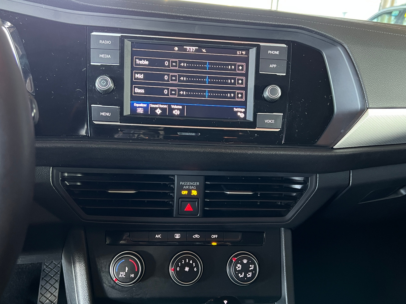 Thumbnail: 2024 Volkswagen Jetta - 4
