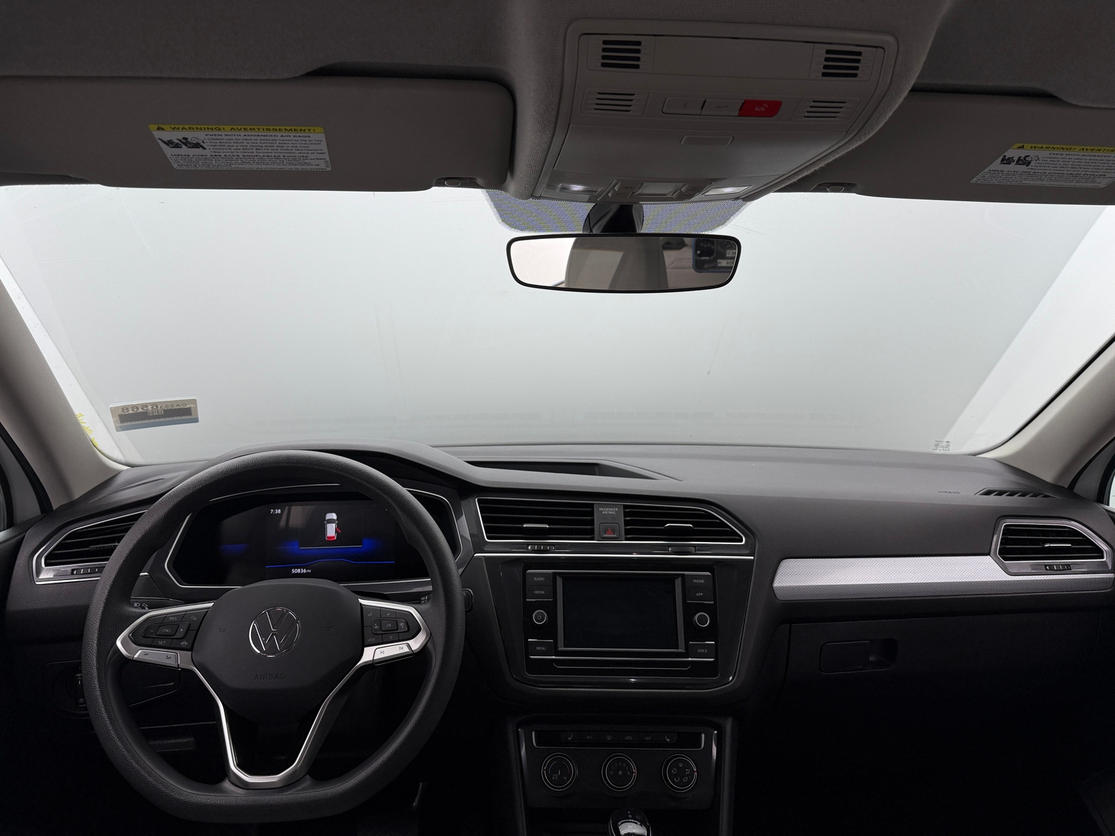 Thumbnail: 2023 Volkswagen Tiguan - 3