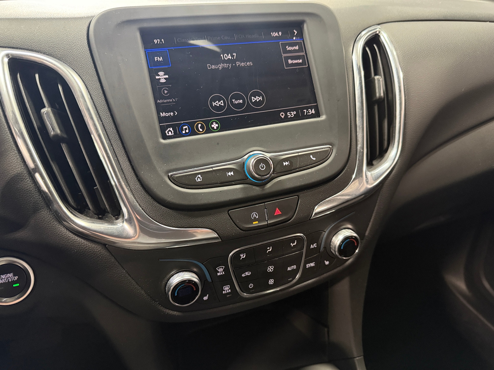 Thumbnail: 2022 Chevrolet Equinox - 4