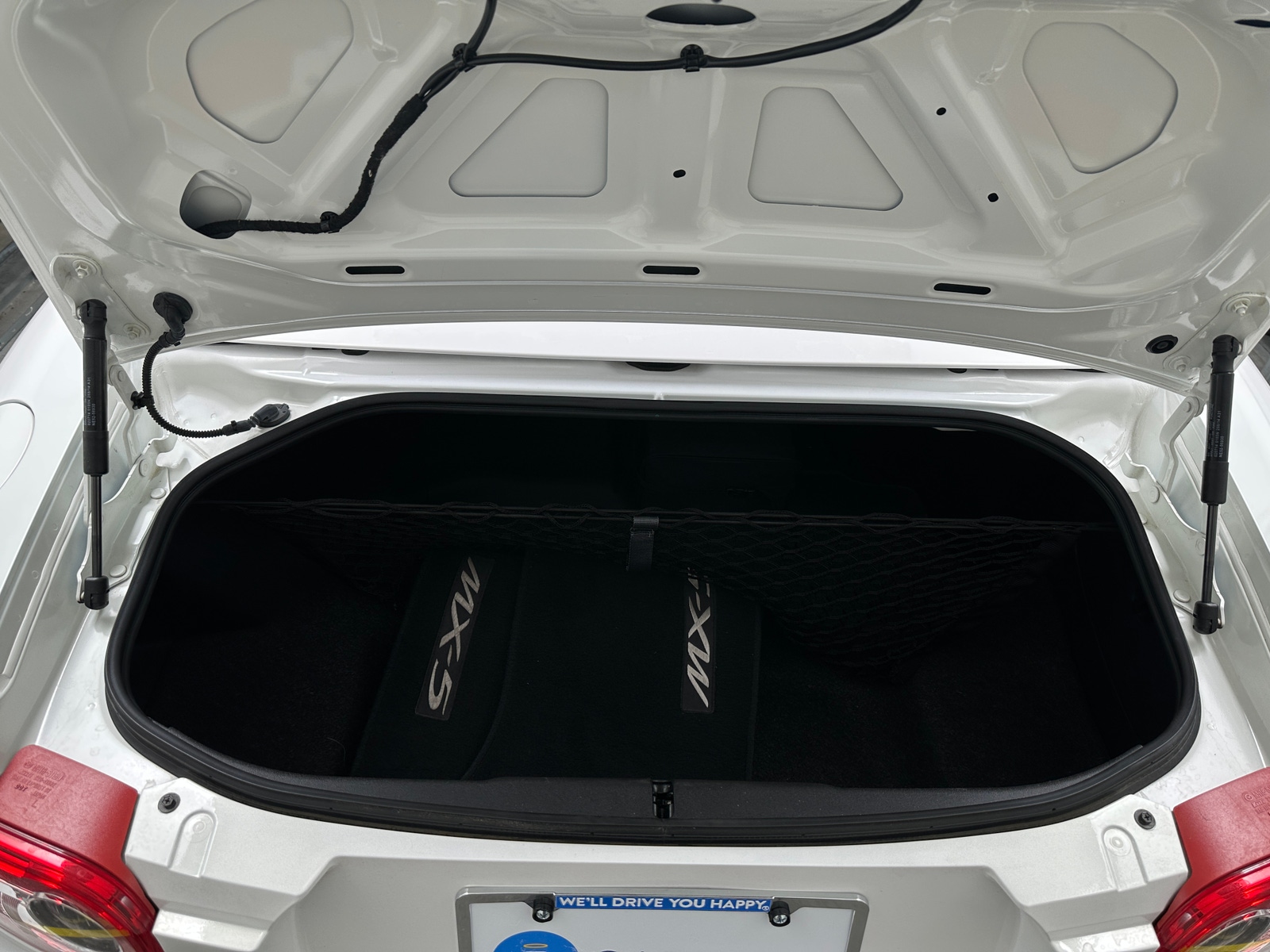 Thumbnail: 2015 Mazda MX-5 Miata - 6
