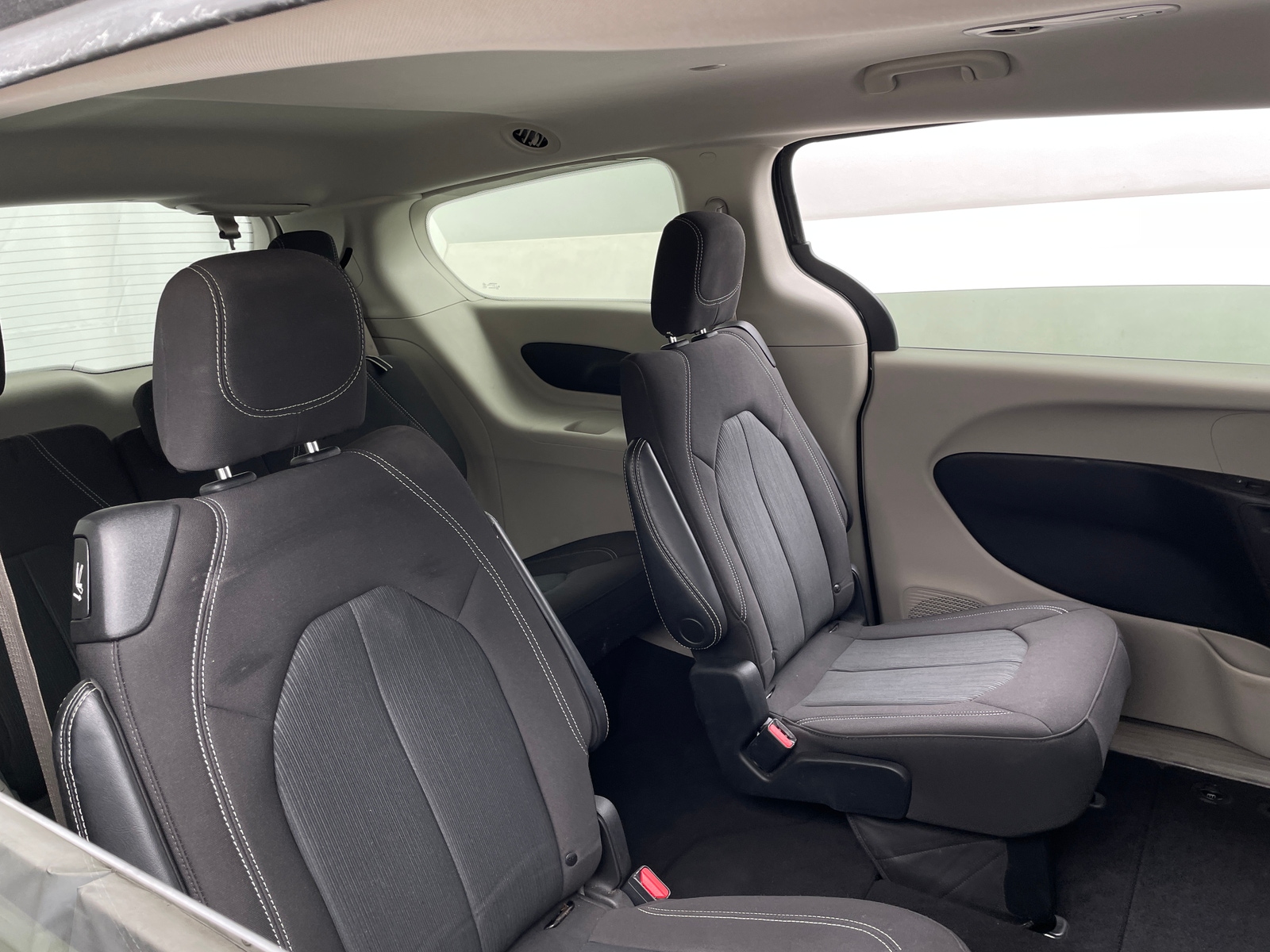 Thumbnail: 2022 Chrysler Voyager - 6