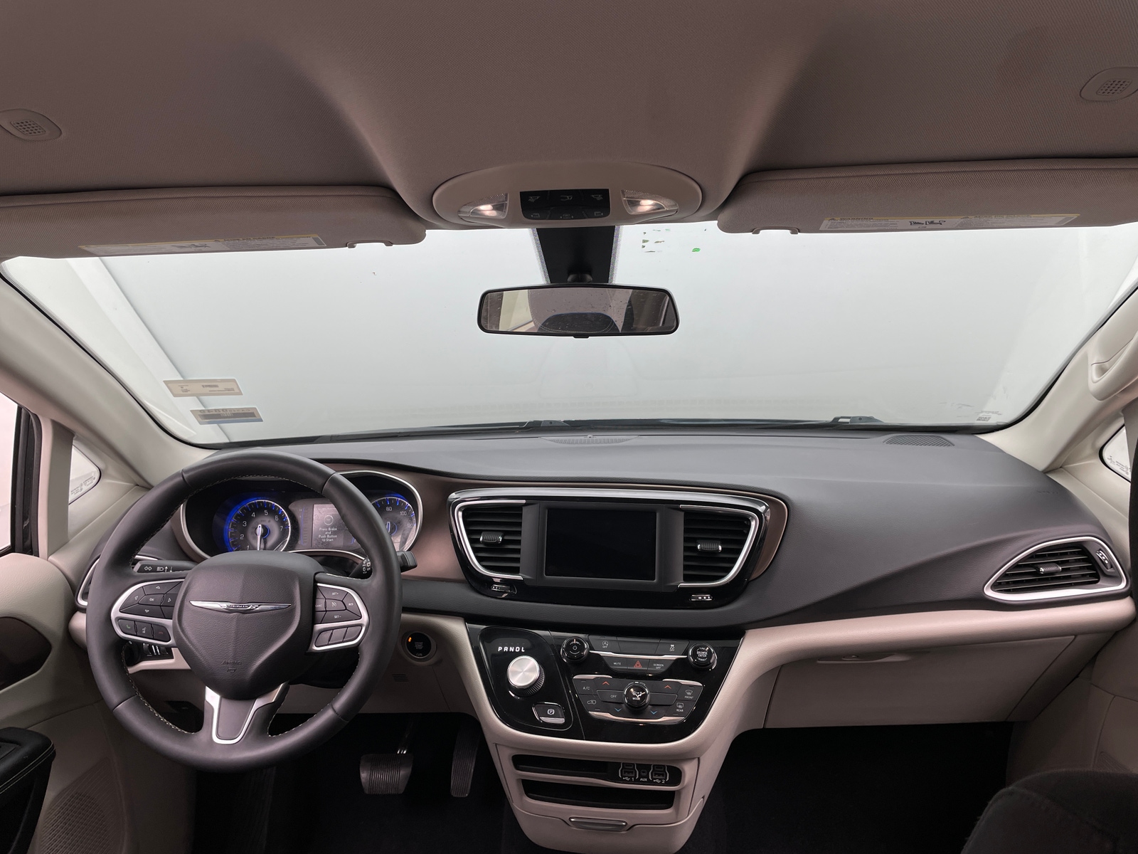 Thumbnail: 2022 Chrysler Voyager - 3