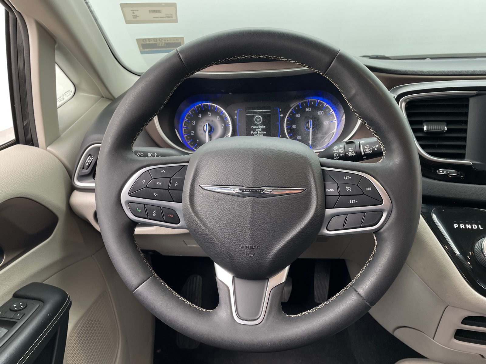 Thumbnail: 2022 Chrysler Voyager - 5