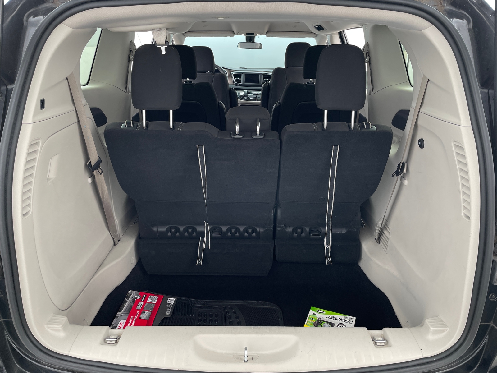 Thumbnail: 2022 Chrysler Voyager - 7