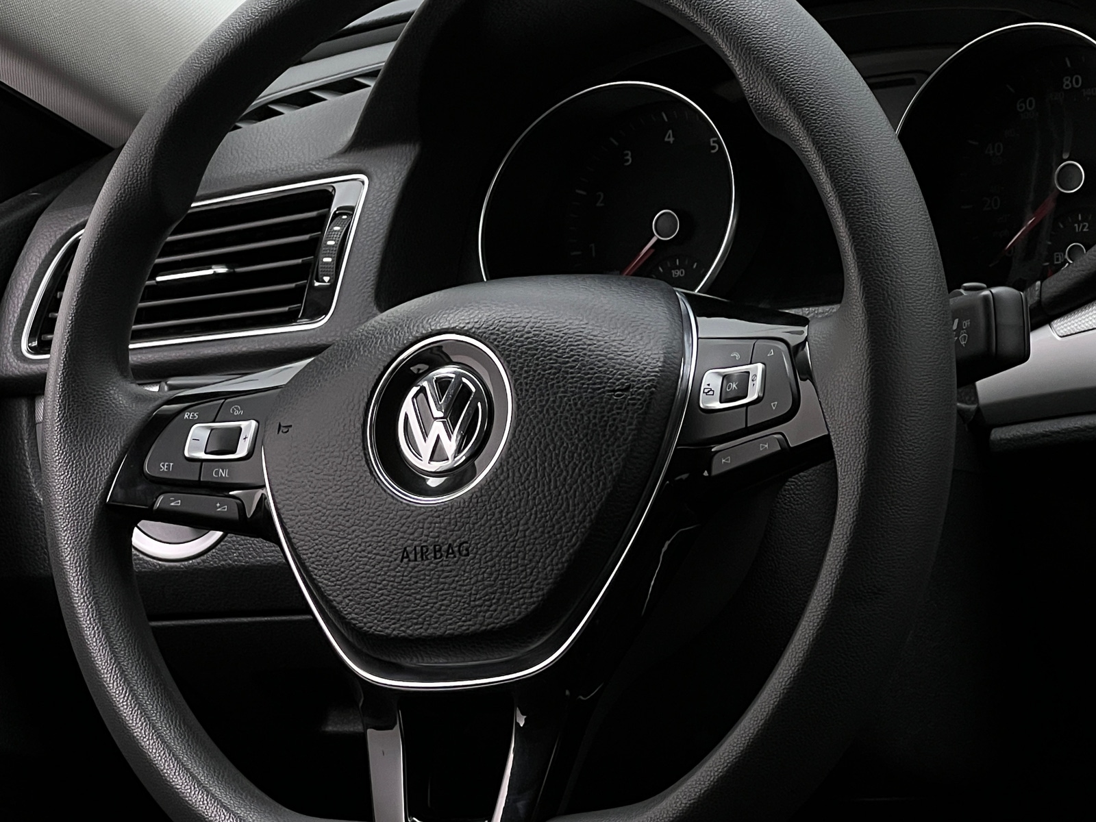Thumbnail: 2018 Volkswagen Passat - 5