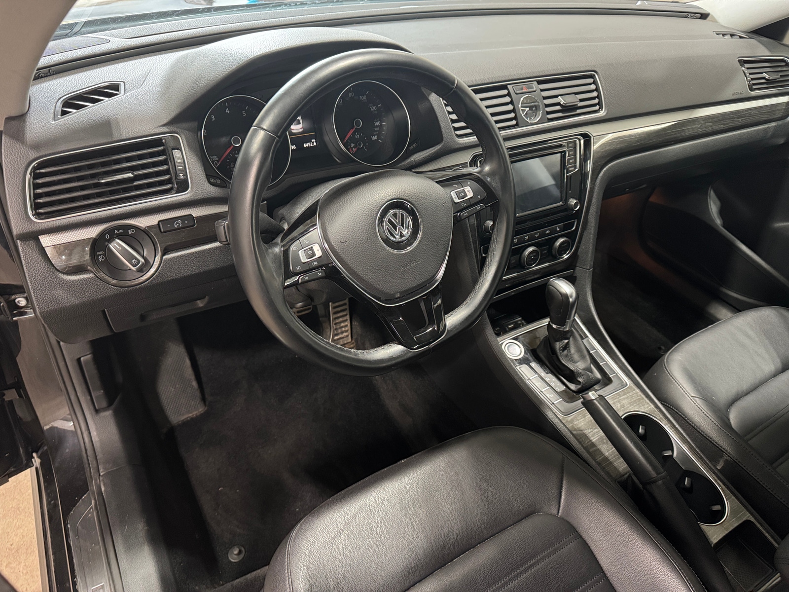 Thumbnail: 2017 Volkswagen Passat - 2