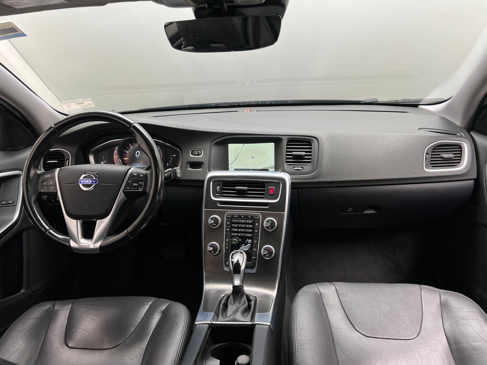 Thumbnail: 2016 Volvo V60 - 2