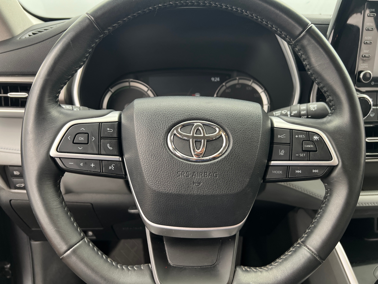 Thumbnail: 2022 Toyota Highlander - 4