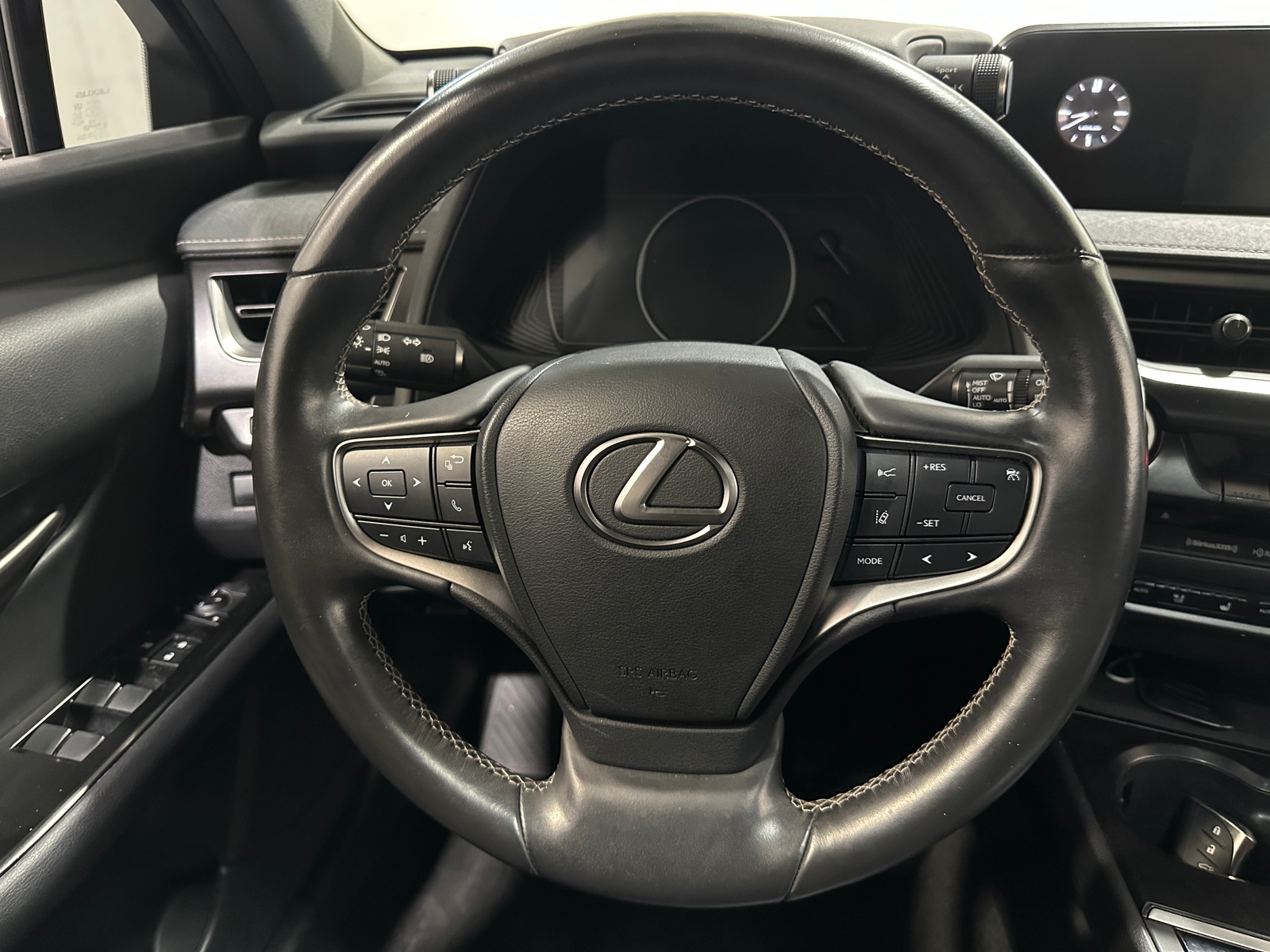 Thumbnail: 2019 Lexus UX - 4
